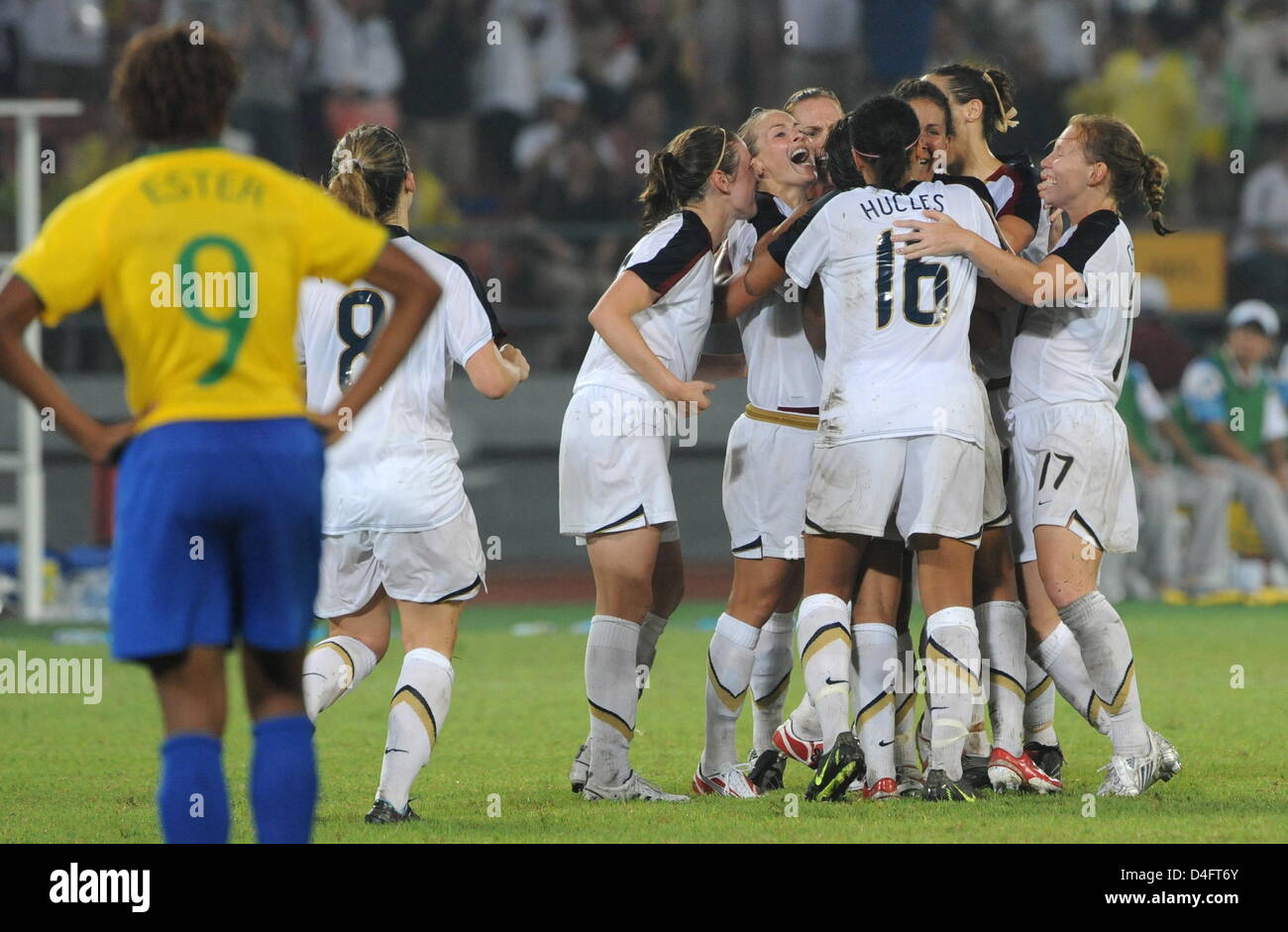 Scorer Carli Lloyd (C hidden )celebrates with team mates the 1:0 goal of Lloyd in the Women's football final between Brazil and USA at Workers Stadium in Beijing during the Beijing 2008 Olympic Games, China, 21 August 2008. Photo: Peer Grimm ###dpa### Stock Photo