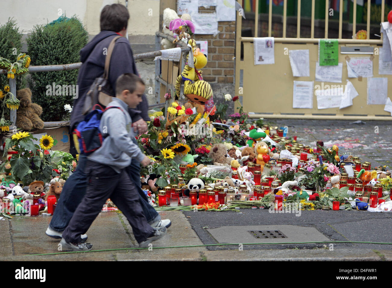 A Mother And Her Child Pass Candles Flowers And Plush Toys Commemorating Murdered 8 Year Old Michelle On Their Way To The 25th Primary School In Leipzig Germany 25 August 08 On The Fourth