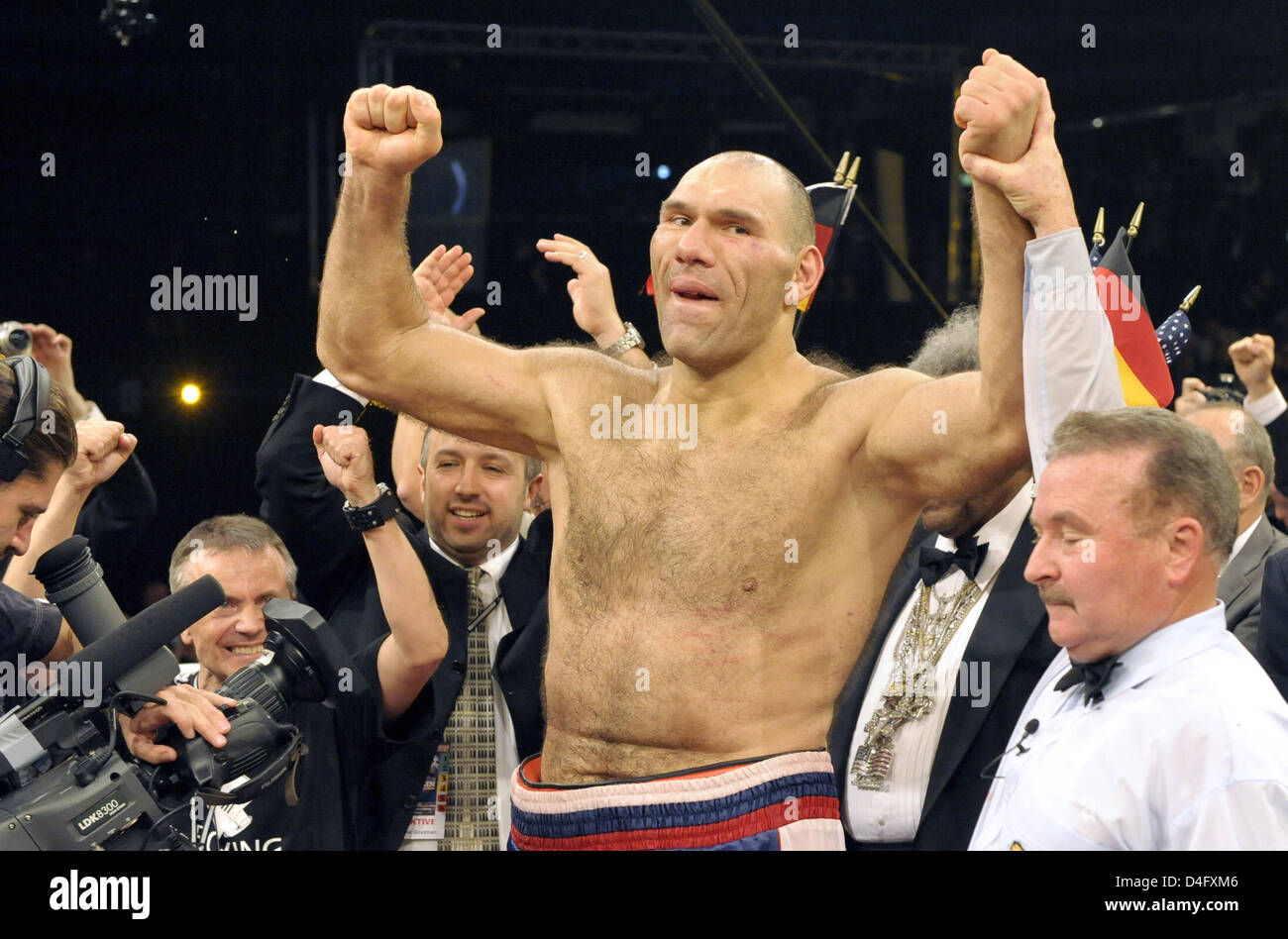 Russian boxer Nikolai Valuev cheers after his World Boxing Association (WBA) heavyweight title fight against US John Ruiz in Berlin, Germany, 30 August 2008. Valuev, who had lost the title in April 2007, won the fight in a split decision. Photo: Soeren Stache Stock Photo