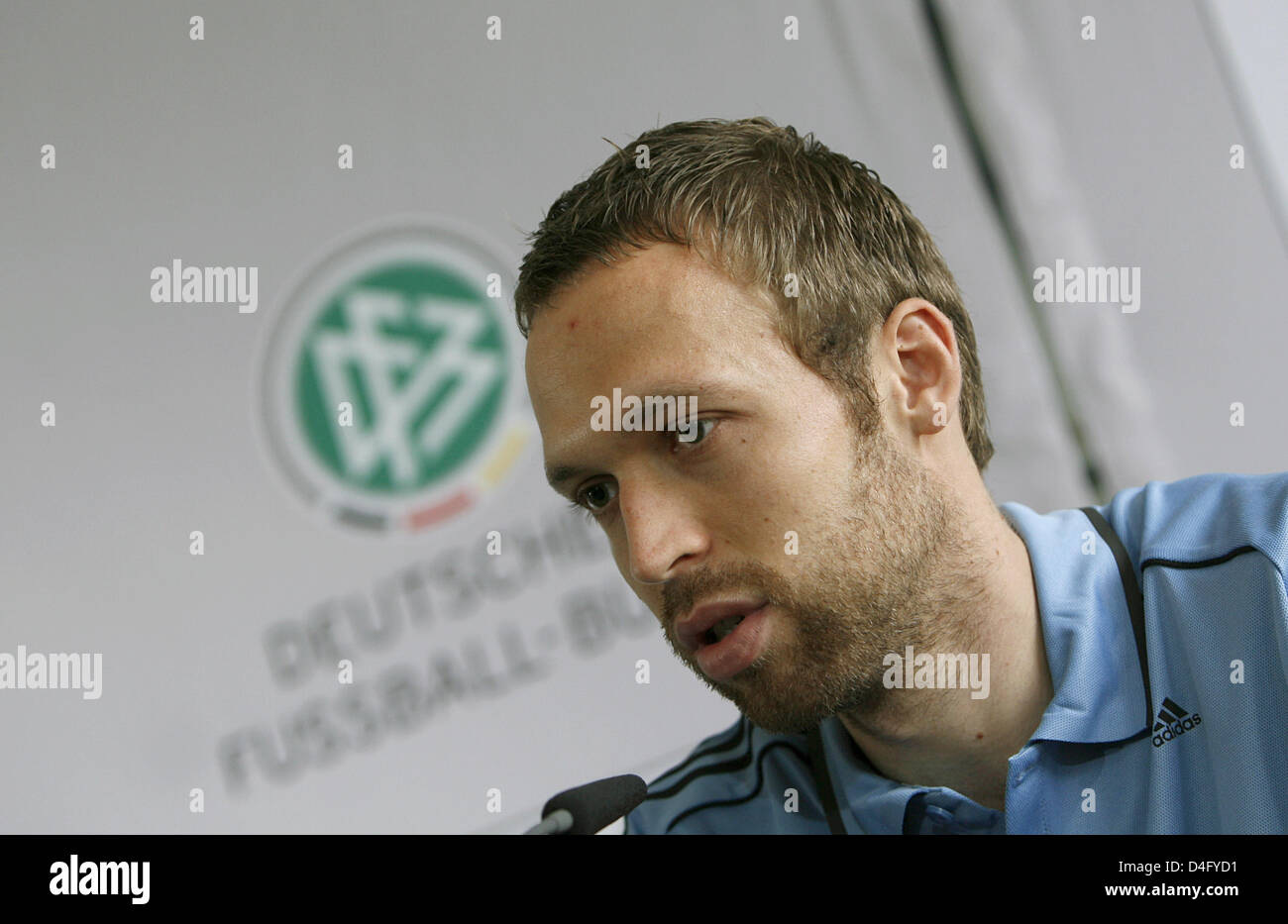 German international right-back Andreas Hinkel pictured during a press conference in Oberhaching, Germany, 04 September 2008. The German national squad will face the teams of Liechtenstein on 06 September and Finland on 10 September for FIFA World Cup 2010 qualifiers. Photo: ANGELIKA WARMUTH Stock Photo