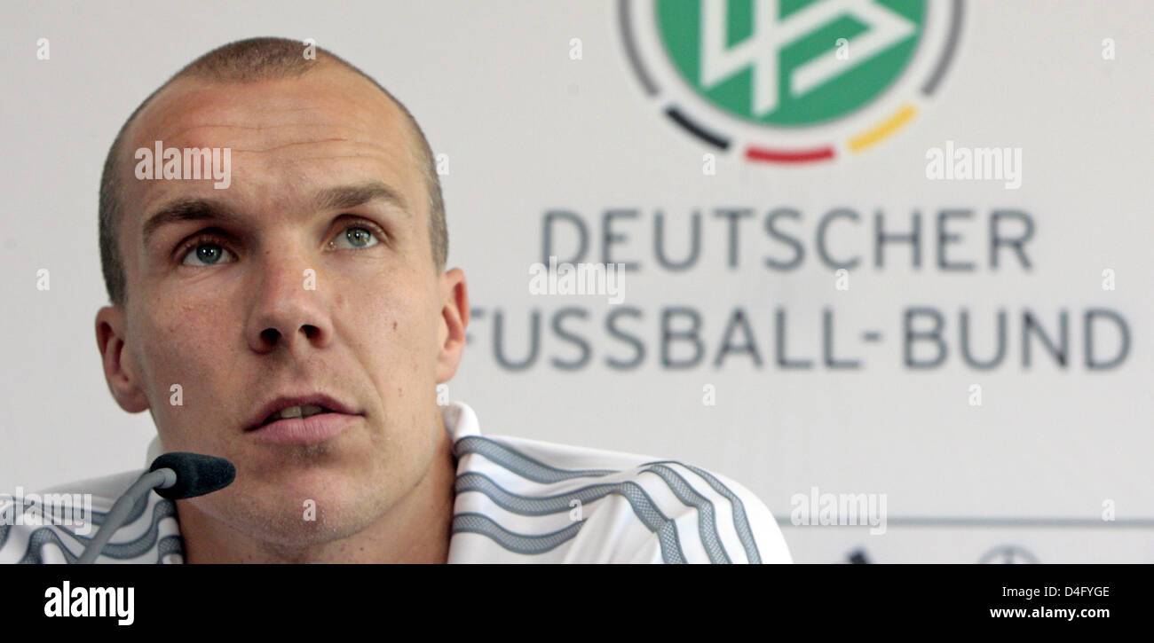 German national goalkeeper, Robert Enke, speaks during a press ...