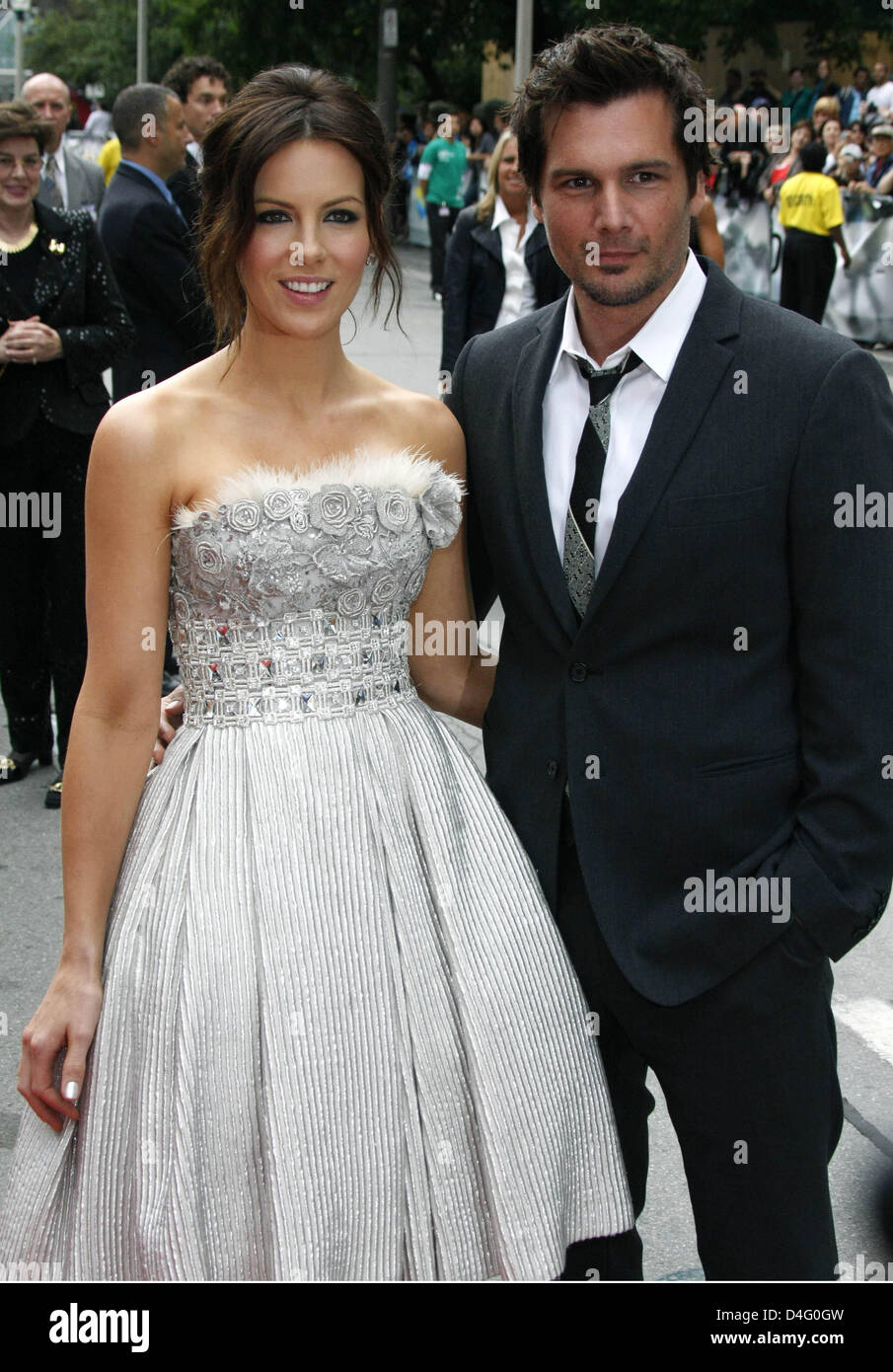 British actress Kate Beckinsale and her husband, US director Len Wiseman arrive at the premiere of the film 'Nothing But The Truth' during the 2008 Toronto International Film Festival at Visa Screening Room in Toronto, Canada, 08 September 2008. Photo: Hubert Boesl Stock Photo
