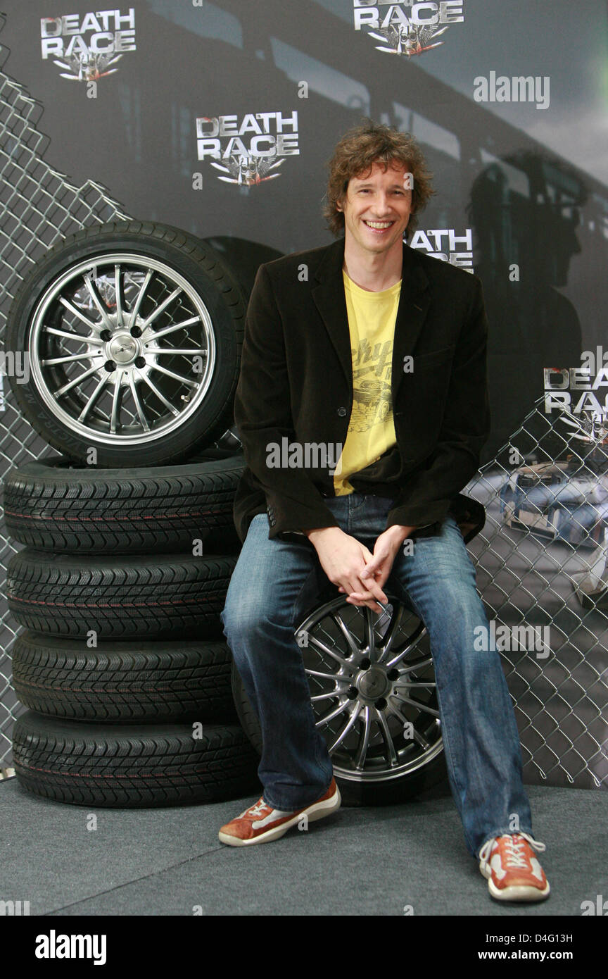 British actor Paul W.S. Anderson poses during the photocall for the movie 'Death Race' in Berlin, Germany, 11 September 2008. The remake of trash classic 'Death Race 2000', in which prisoners attend a jail-race, will premiere in German cinemas on 27 November 2008. Photo: JENS KALAENE Stock Photo