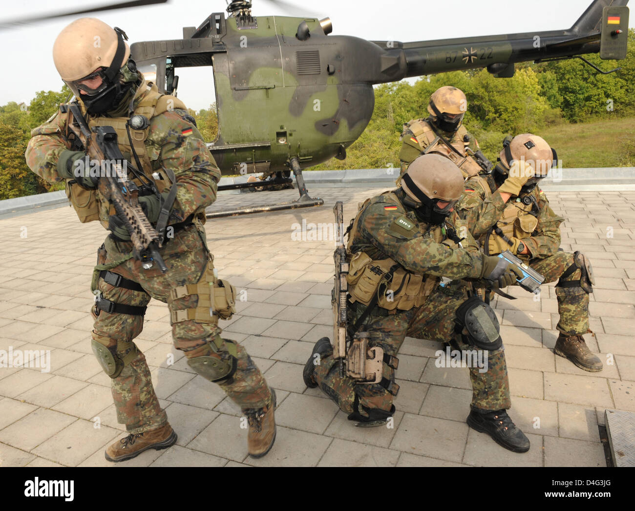 German Bundeswehr soldiers of the Special Forces Commando (KSK) pictured during manoeuvre at training area Hammelburg, Germany, 18 September 2008. Photo: Uli Deck Stock Photo