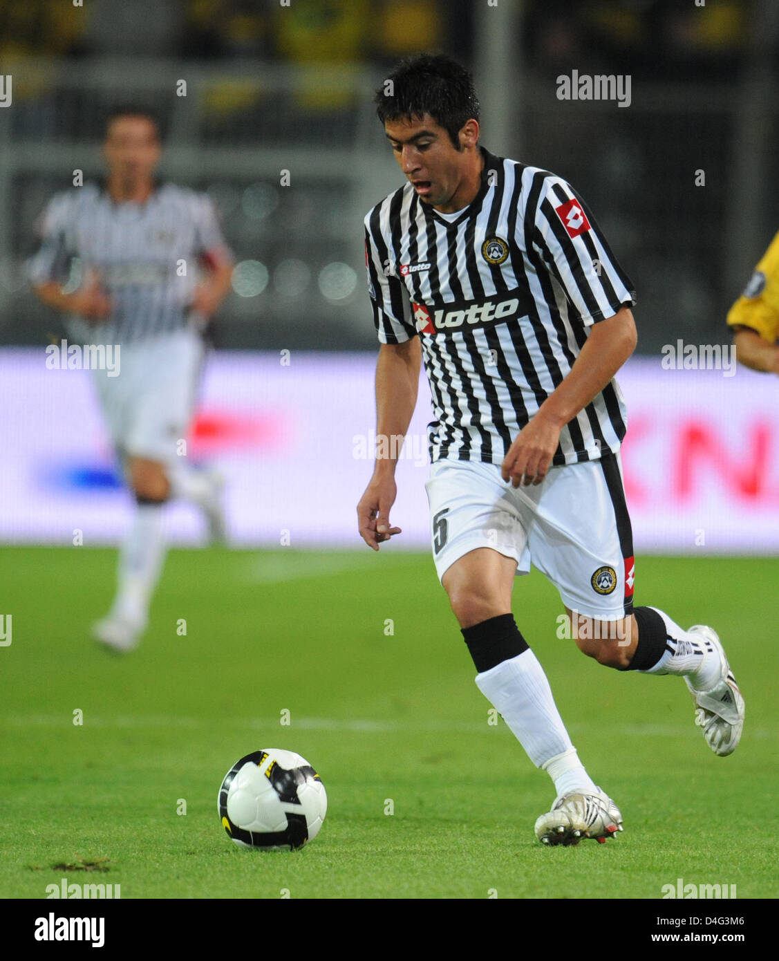 Udinese S Mauricio Isla Is On The Ball In The Uefa Cup 1st Round Stock Photo Alamy