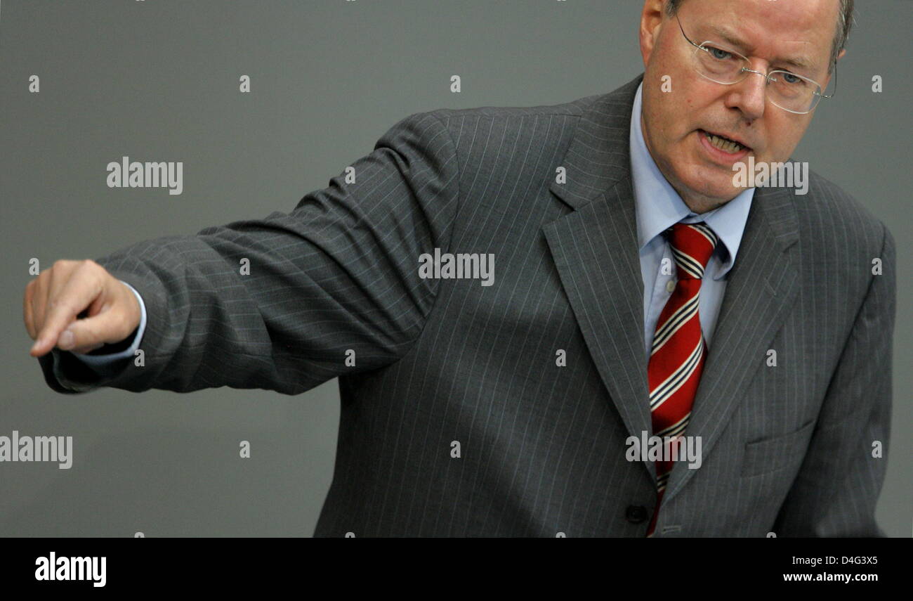 German Minister of Finance, Peer Steinbrueck, makes a government declaration on the international financial crisis at the Bundestag in Berlin, Germany, 25 September 2008. The global bank crisis will revolutionize the world's fiancial system and stop economic growth, said the politician. Photo: Tim Brakemeier Stock Photo