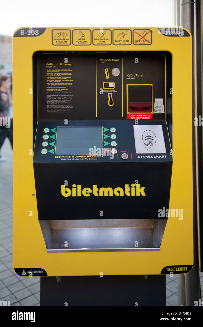 Türkei, Istanbul, Beyoglu, Taksim-Platz,Biletmatik, Automat für Fahrkarten für die historische Strassenbahn. Stock Photo