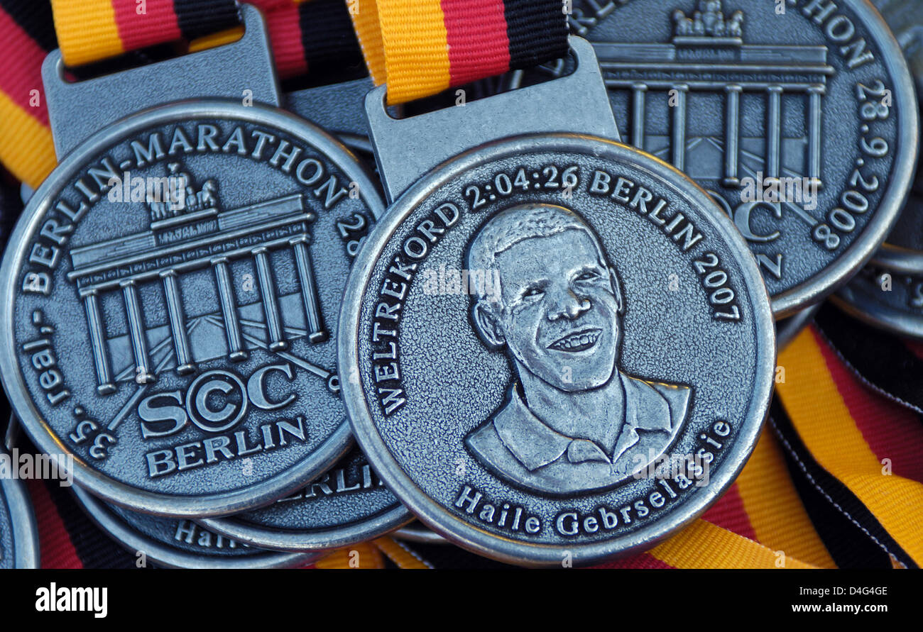 The picture shows the medal of Berlin Marathon which is decorated with