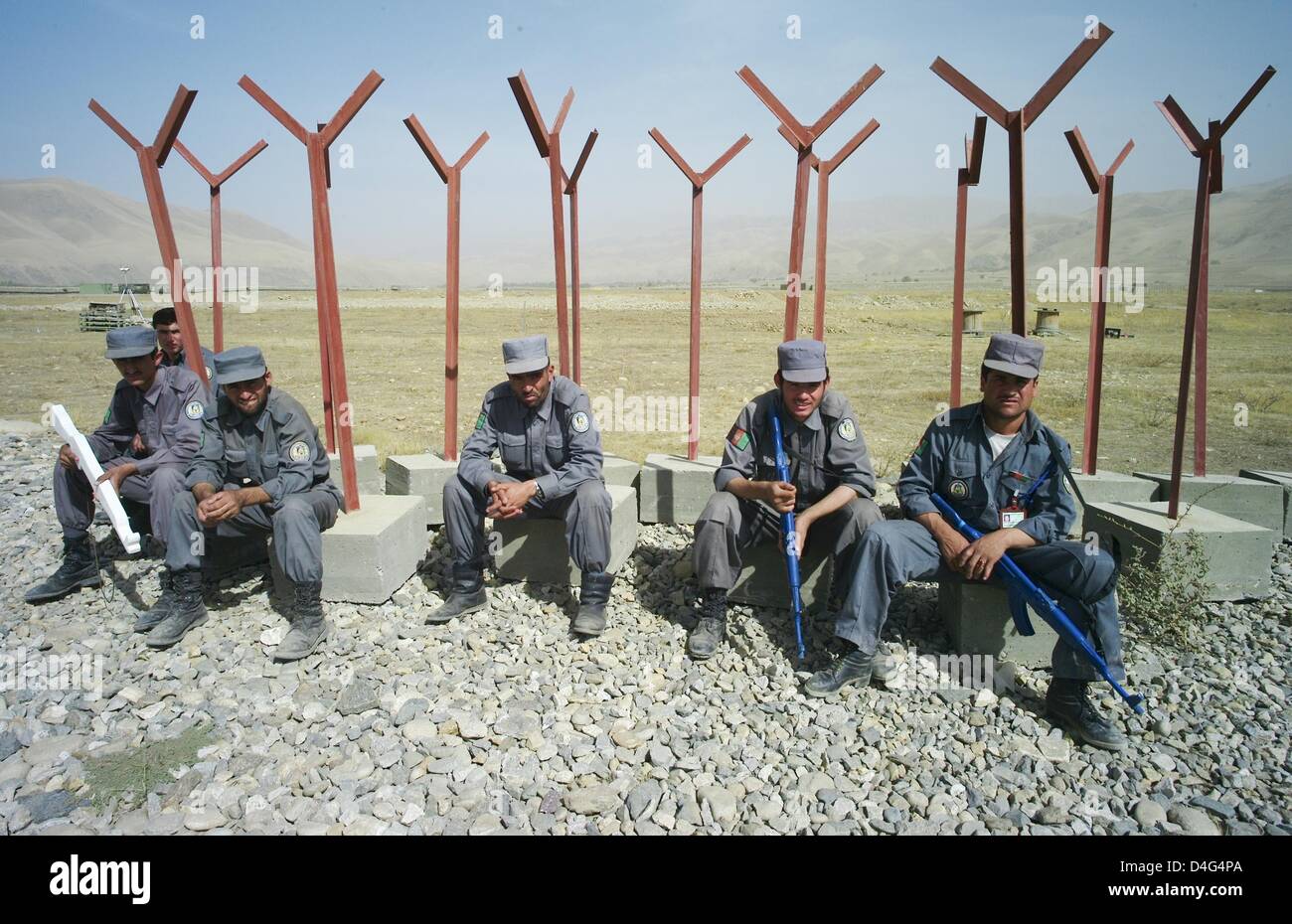 ANP (Afghan National Police) members seen at their training camp in Feisabad, Afghanistan, 29 September 2008. Military police of German Bundeswehr's ISAF contingent supports the training of Afghan National Police forces. Photo: MAURIZIO GAMBARINI Stock Photo