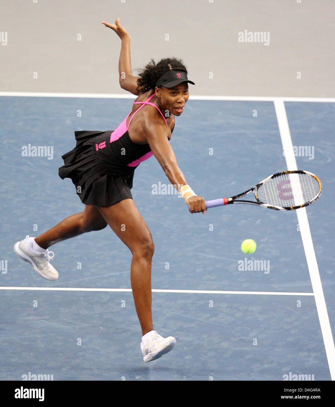 Venus Williams (USA) seen in action during her doubles match together with her sister Serena (not depicted) against Daniela Hantuchova (SVK) and Agnes Szavay (HUN) at the Porsche Tennis Grand Prix at Porsche Arena in Stuttgart, Germany, 29 September 2008. Photo: BERND WEISSBROD Stock Photo