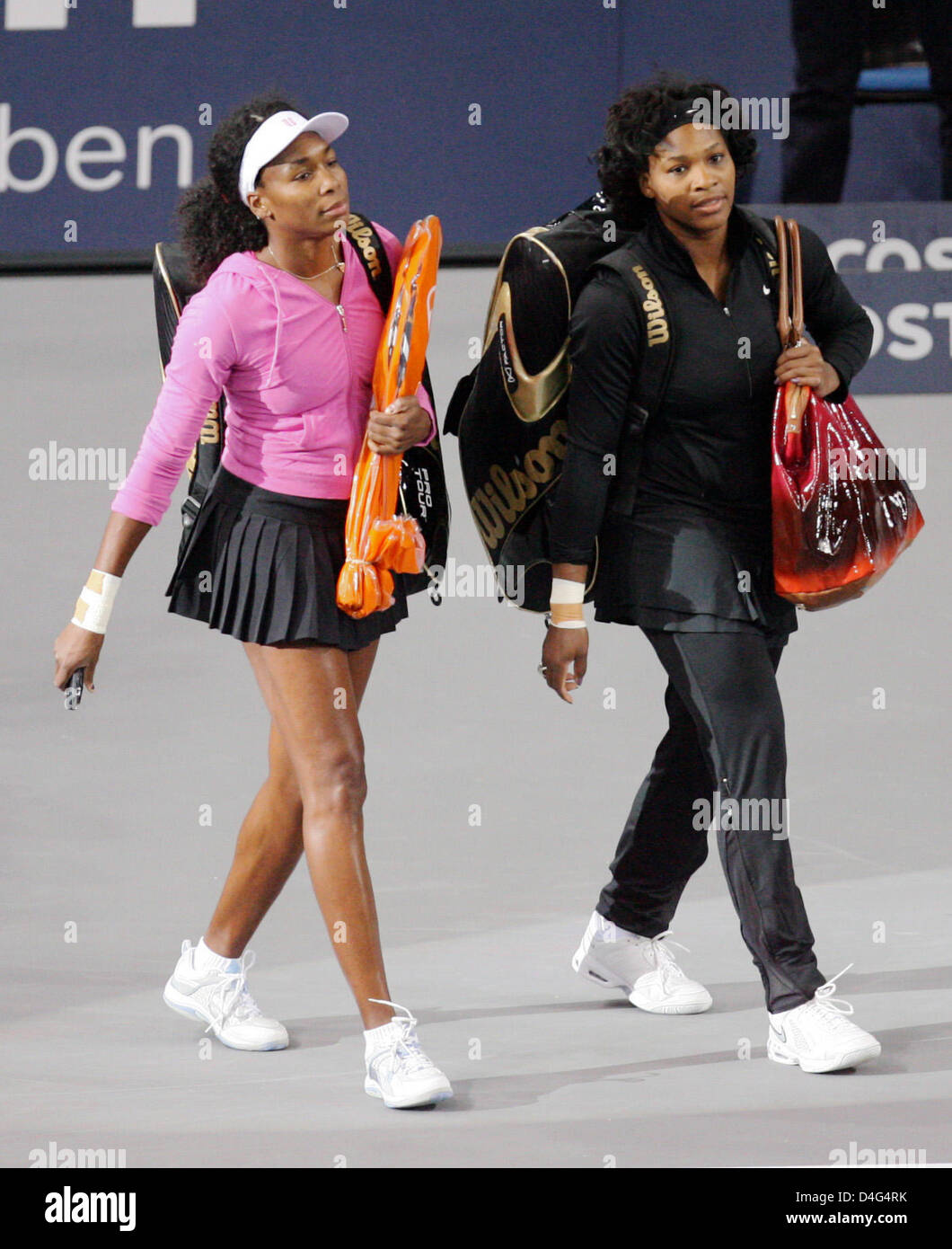 US tennis sisters Serena (R) and Venus Williams arrive for their doubles match against Slovakia's Daniela Hantuchova and Hungary's Agnes Szavay at the WTA Porsche Grand Prix in Stuttgart, Germany, 29 September 2008. Photo: Bernd Weissbrod Stock Photo