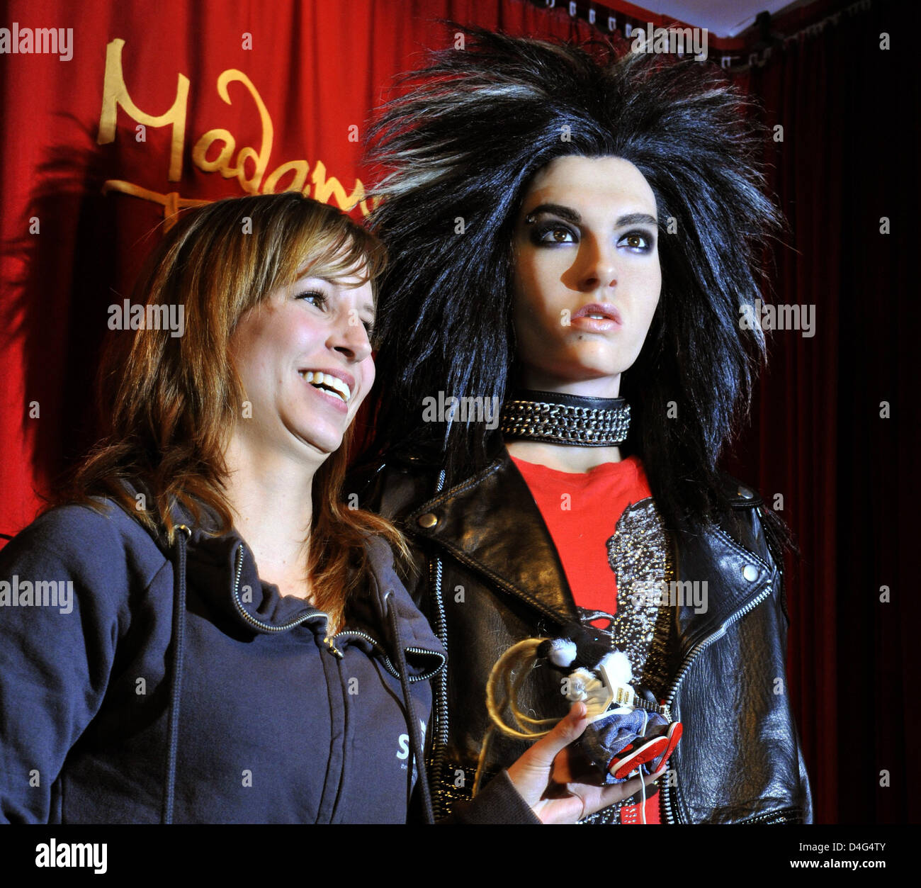A female fan poses with the waxwork of Bill Kaulitz (R), singer of German teenie rock band 'Tokio Hotel' is phiotographed at Madame Tussauds in Berlin, Germany, 30 September 2008. The 19-year-old is the youngest person ever to have a waxwork by Madame Tussauds. Photo: RAINER JENSEN Stock Photo