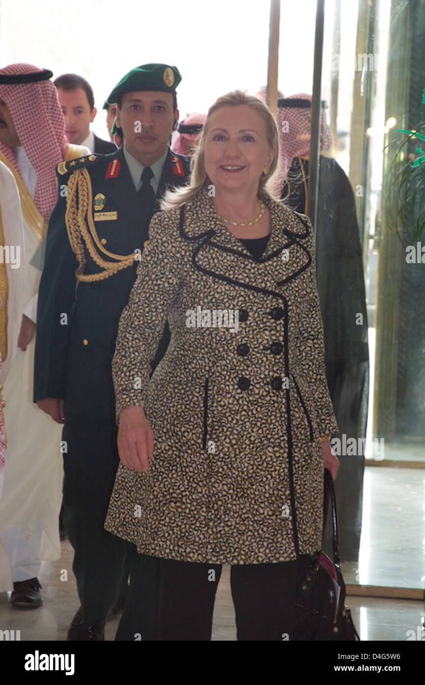 Secretary Clinton Enters the Saudi Ministry of Foreign Affairs Stock Photo