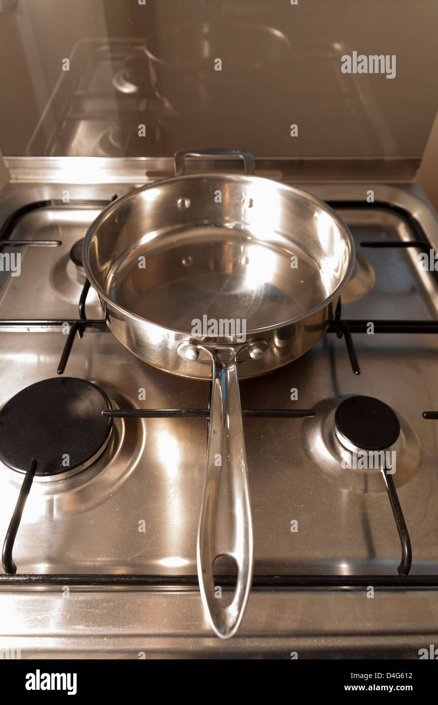Empty pan hires stock photography and images Alamy
