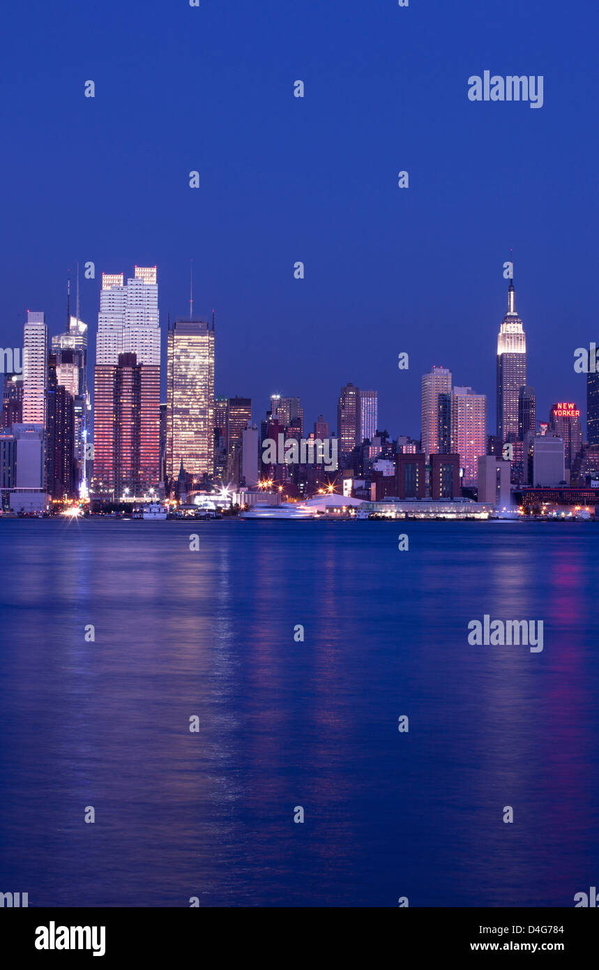 MIDTOWN SKYLINE HUDSON RIVER MANHATTAN NEW YORK CITY USA Stock Photo ...