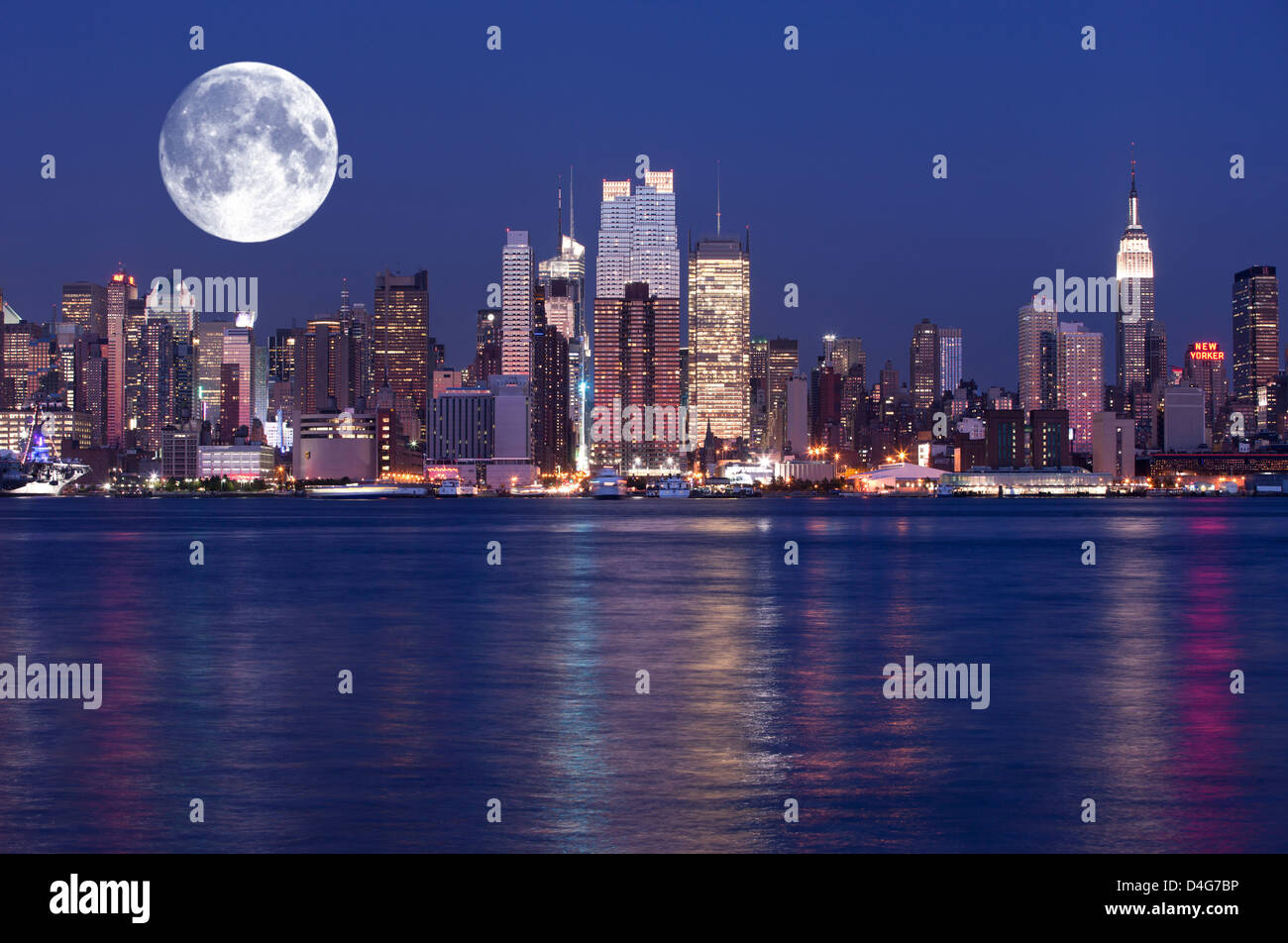 MIDTOWN SKYLINE HUDSON RIVER MANHATTAN NEW YORK CITY USA Stock Photo ...