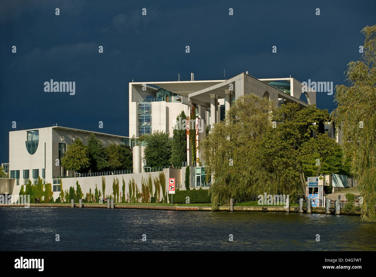 Dark presence hi-res stock photography and images - Alamy