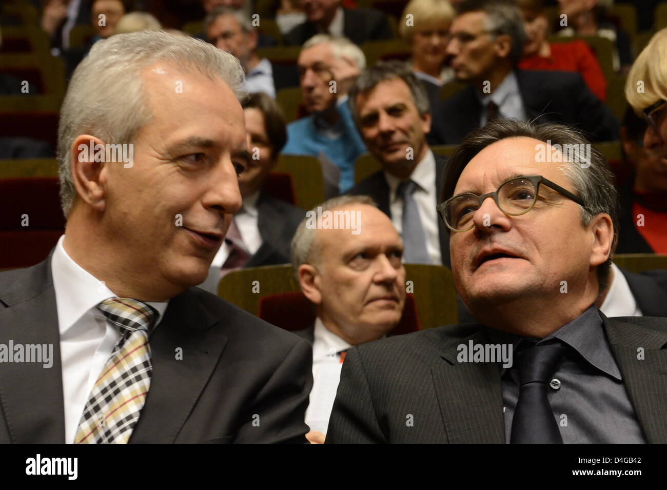 Premier of Saxony Stanislaw Tillich (L) talks to literary scholar Klaus-Michael Bogdal from Bielefeld who will receive - Stock Image