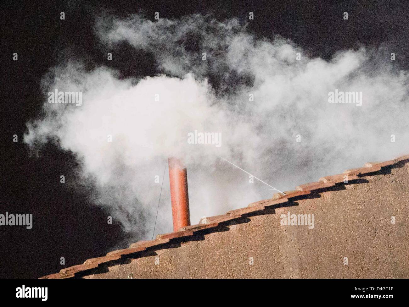 white-smoke-rises-from-the-chimney-of-the-sistine-chapel-in-the-vatican-D4GC1P.jpg