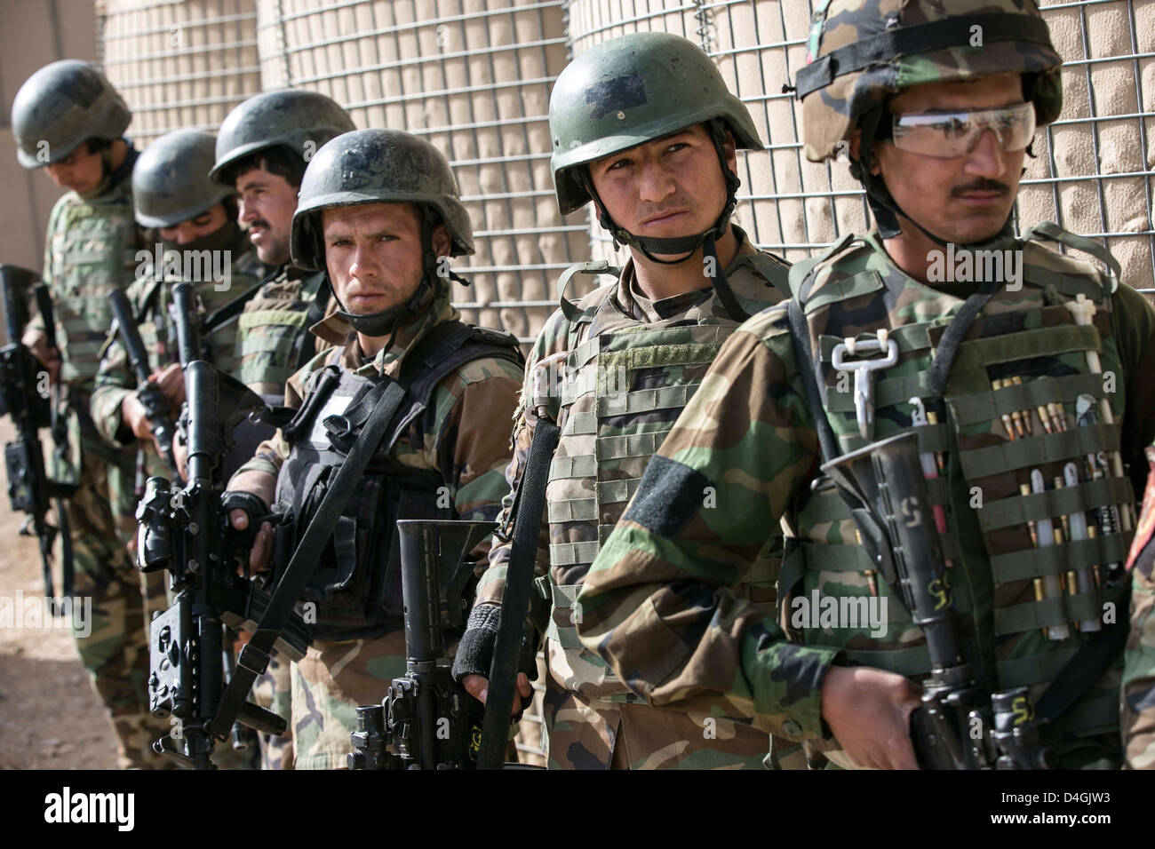 Afghan commandos from 7th Special Operations Kandak prepare to practice ...