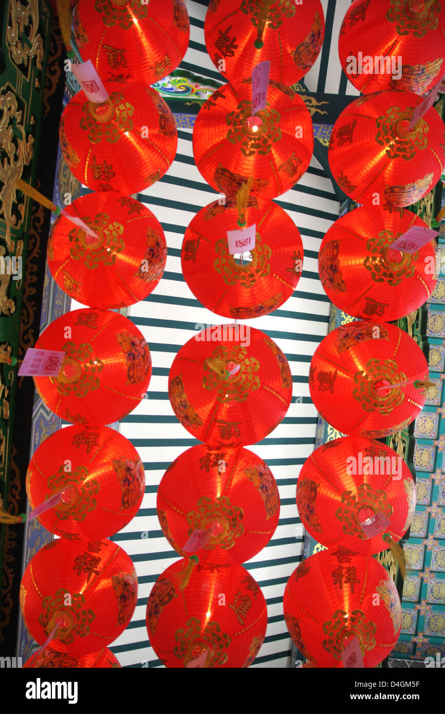 Chinese lanterns installed Stock Photo - Alamy