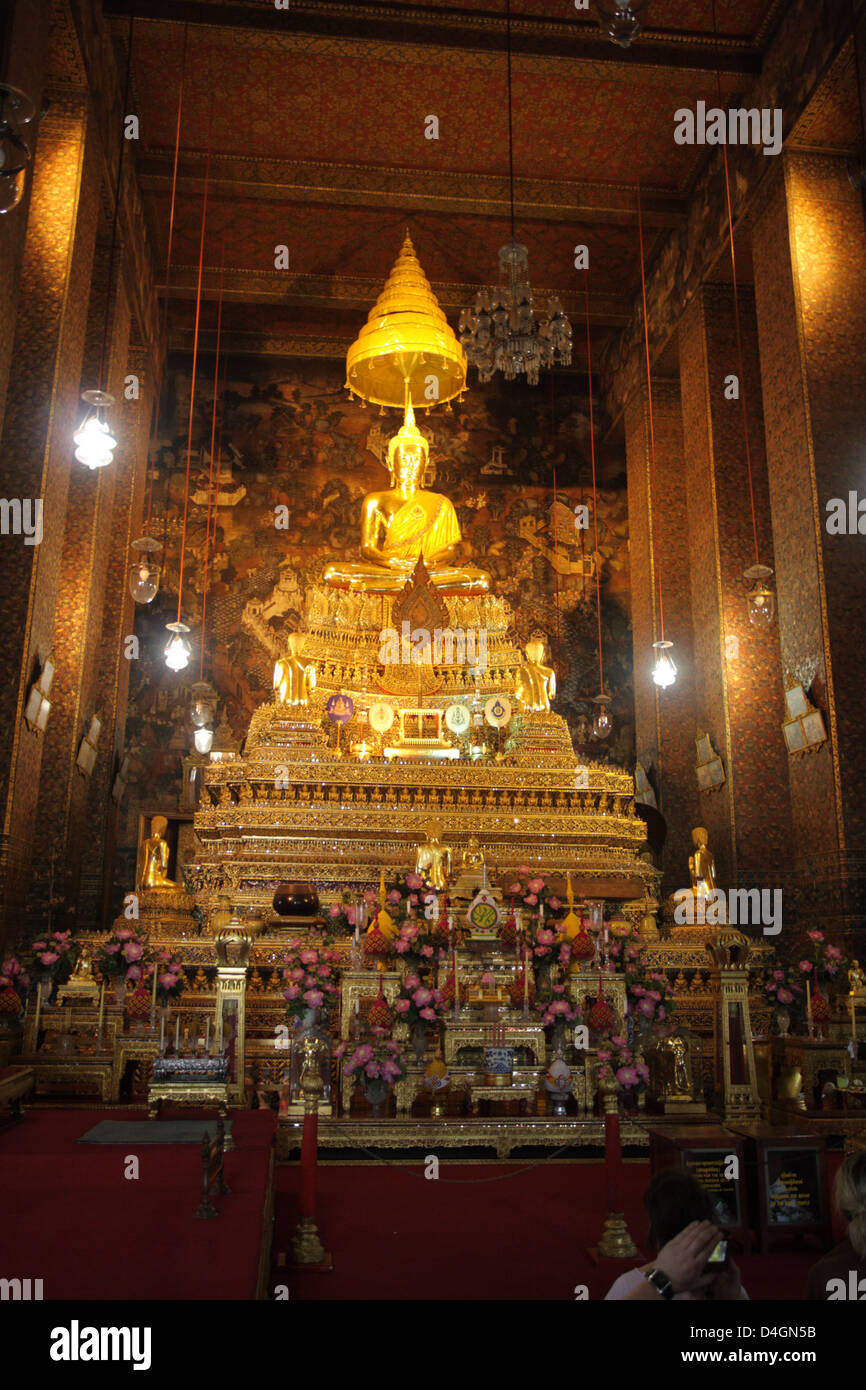 Golden Buddha statue at Wat Pho temple , Bangkok , Thailand Stock Photo ...
