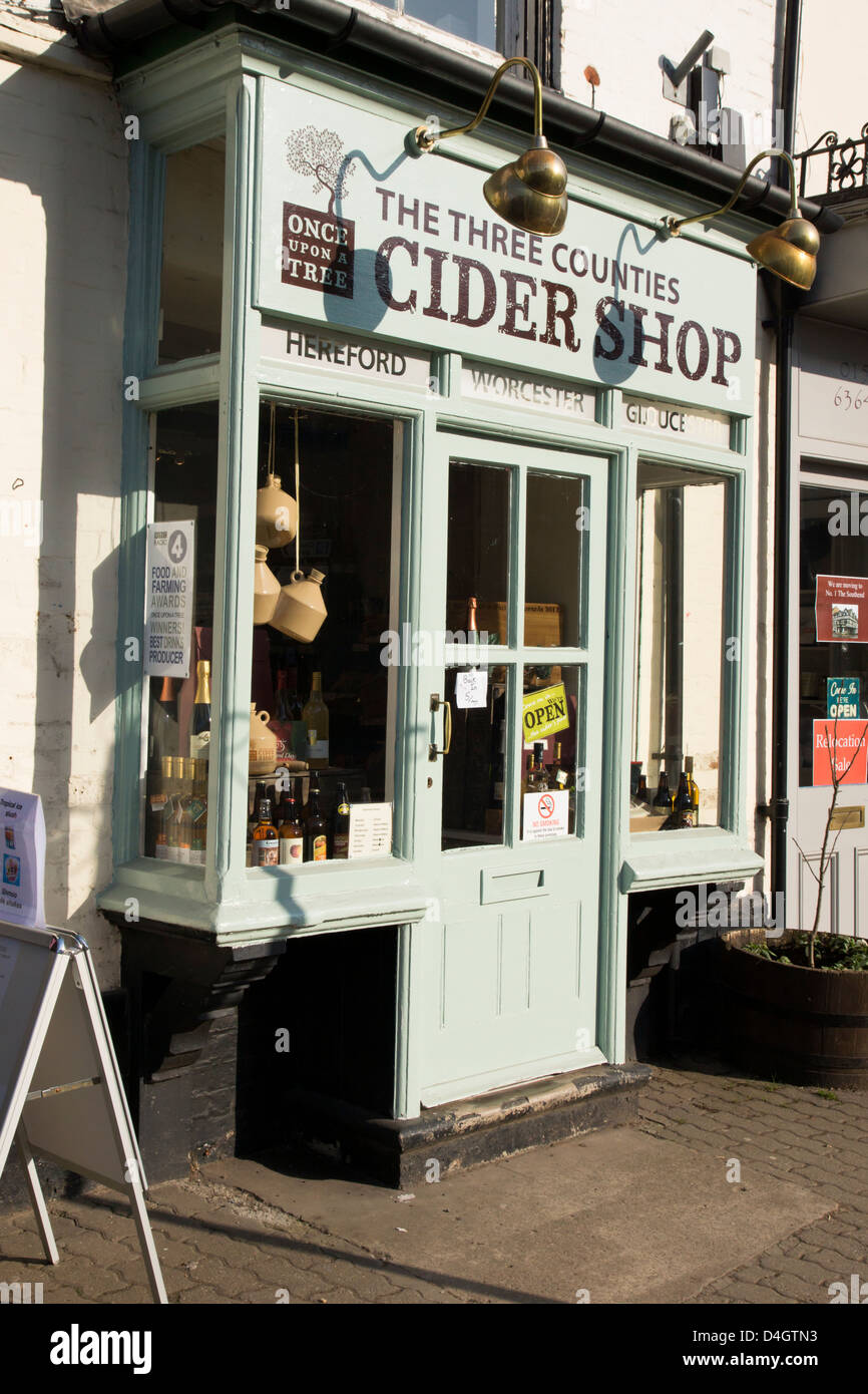 Ledbury, a country town in Herefordshire, England. The Three Counties Cider Shop. Stock Photo