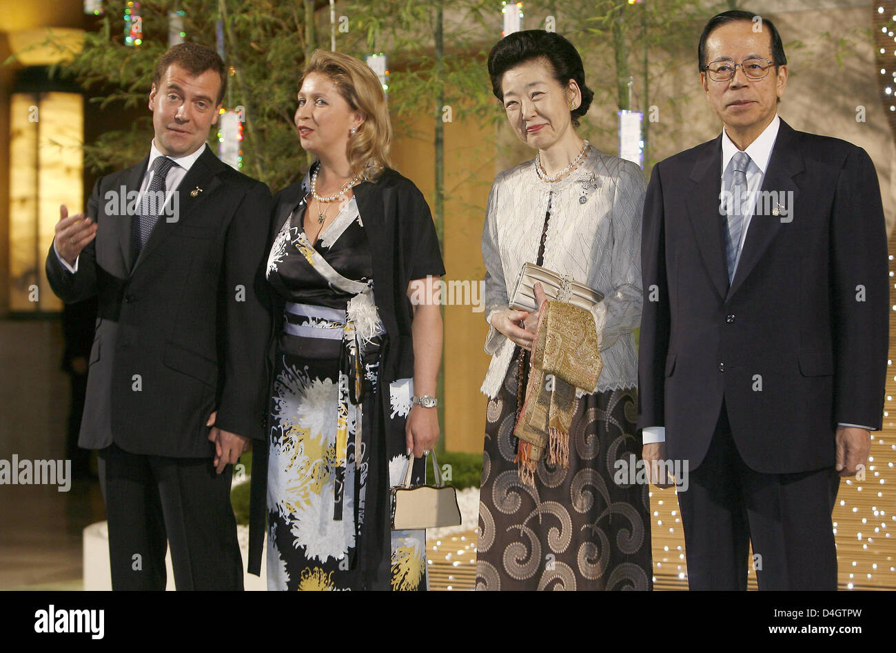 Japanese Prime Minister Yasuo Fukuda (R), his wife Kiyoko Fukuda (2-R), Russian President Dmtry Medvedev (R) and his wife Svetlana Medvedev (2-L) pose for the second group photo at the G8 summit in Toyako, Japan, 7 July 2008. Until 9 July 2008 the government leaders of the so called G8 countries hold their on the northern Japanese island Hokkaido. Photo: TIM BRAKEMEIER Stock Photo