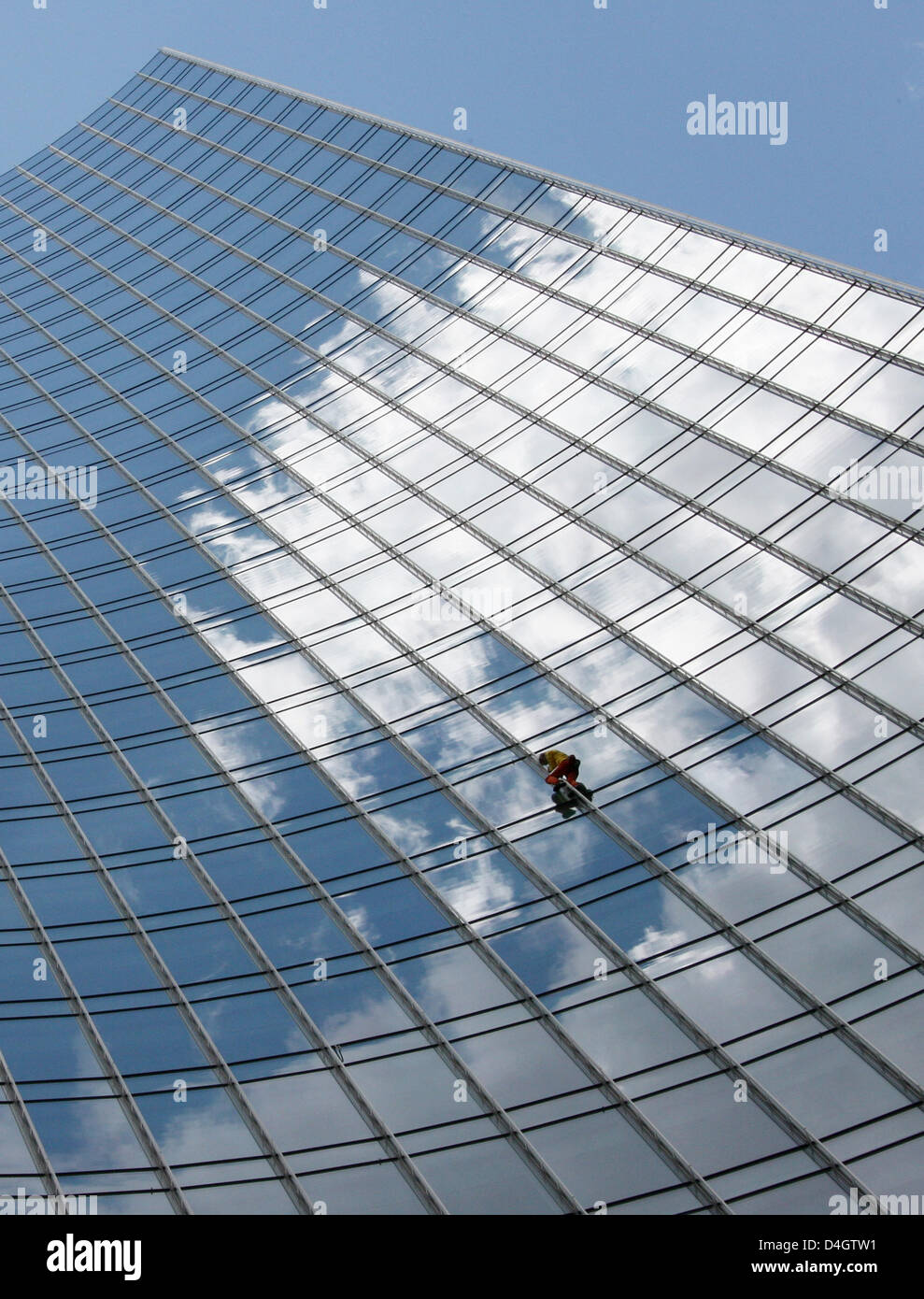 French extreme climber Alain Robert known as 'Spiderman' scales the front of 'Skyper-Skyscraper' in Frankfurt Main, Germany, 07 July 2008. Robert unfolded a poster against climate warming with regards to the G8 summit. Hundreds of spectators observed the spectacular performance. The police didn't interfere. Photo: BORIS ROESSLER Stock Photo