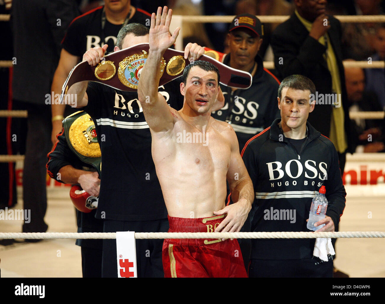 Ukrainian heavyweight boxer Vladimir Klitschko (C) jubilates after his