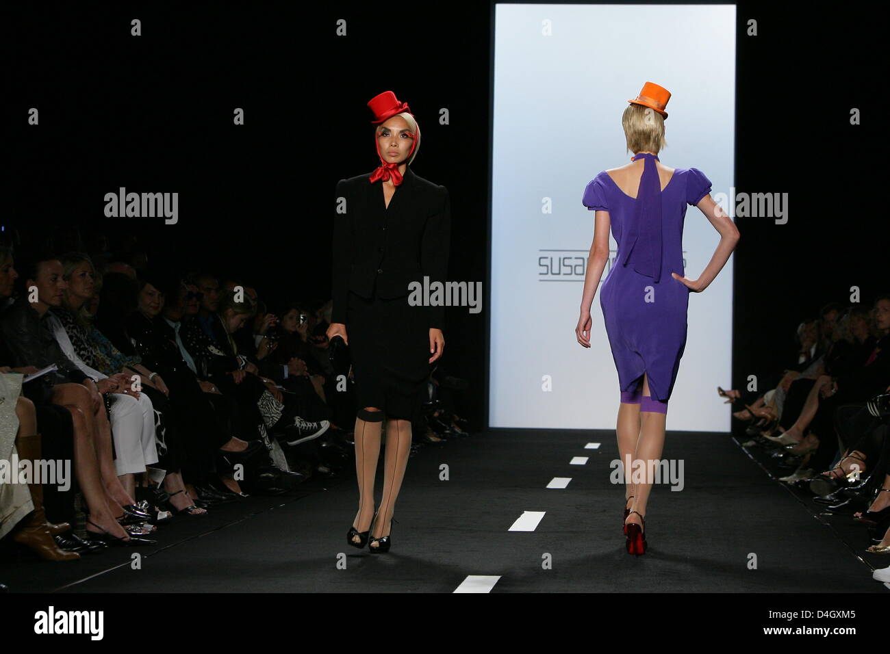 Reparation mulig sko bue Models march down a catwalk decorated with a centre strip to present the  new collection of German label 'Susanne Wiebe' during the Mercedes-Benz  Fashionweek in Berlin, Germany, 17 July 2008. The 2009