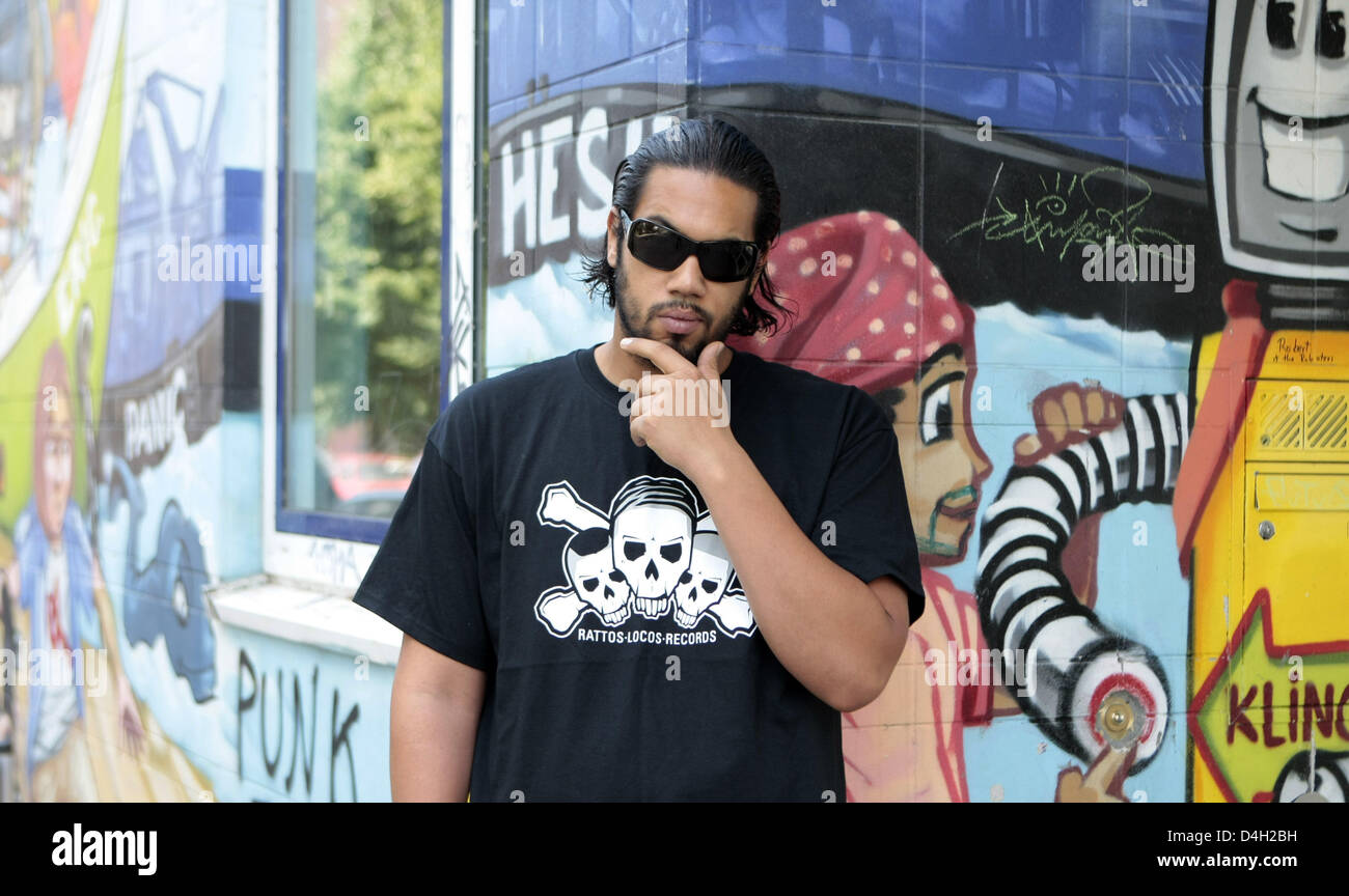 German rapper samy Deluxe poses in Hamburg, Germany, 25 July 2008. Photo: Ulrich Perrey Stock Photo