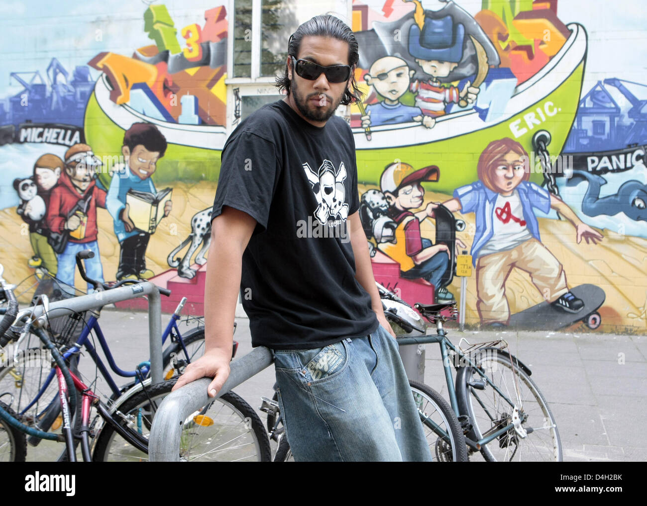 German rapper samy Deluxe poses in Hamburg, Germany, 25 July 2008. Photo: Ulrich Perrey Stock Photo