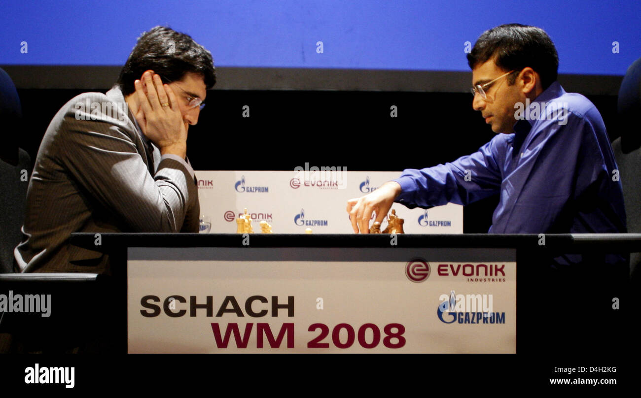 Viswanathan Anand (R, India) and Vladimir Kramnik (L, Russia) seen during  their first World Championship match at the 'Bundeskunsthalle' in Bonn,  Germany, 14 October 2008. The World Championship title will be awarded