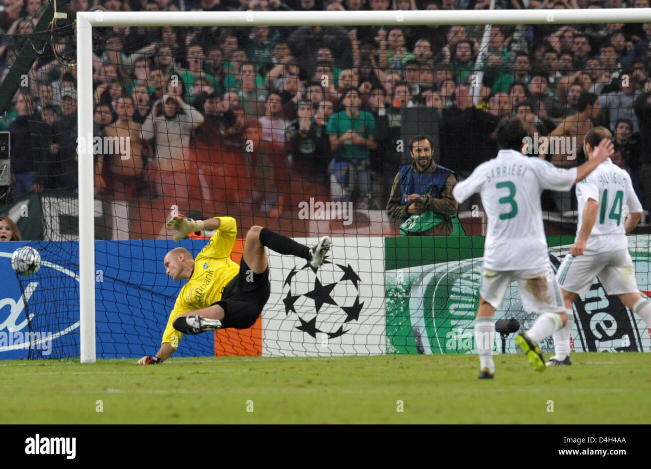 Bremen's goalkeeper Christian Vander (L) cannot prevent the 2-1 score while Athens' Jose Sarriegi (C) and Dimitris Salpingidis (R) celebrate during the group B Champions League match Panathinaikos Athens vs Werder Bremen at 'Spiros Louis' Olympic Stadium in Athens, Greece, 22 October 2008. The match ended in a 2-2 tie. Photo: Carmen Jaspersen Stock Photo