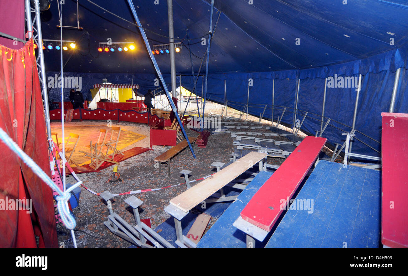 Inside a circus tent hi-res stock photography and images - Alamy