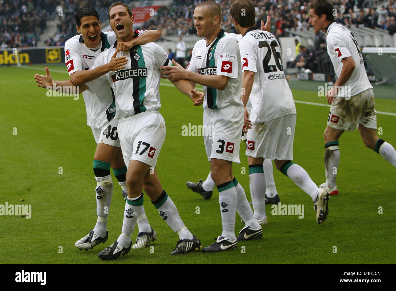 Moenchengladbach's Karim Matmour (L) and Filip Daems (3-L) celebrate with midfielder Patrick Paauwe (2-L) after his 1-0 goal during the Bundesliga soccer match Borussia Moenchengladbach vs SC Karlsruhe at 'Borussia-Park' in Moenchengladbach, Germany, 25 October 2008. Moenchengladbach won the match by 1-0. Photo: David Ebener Stock Photo