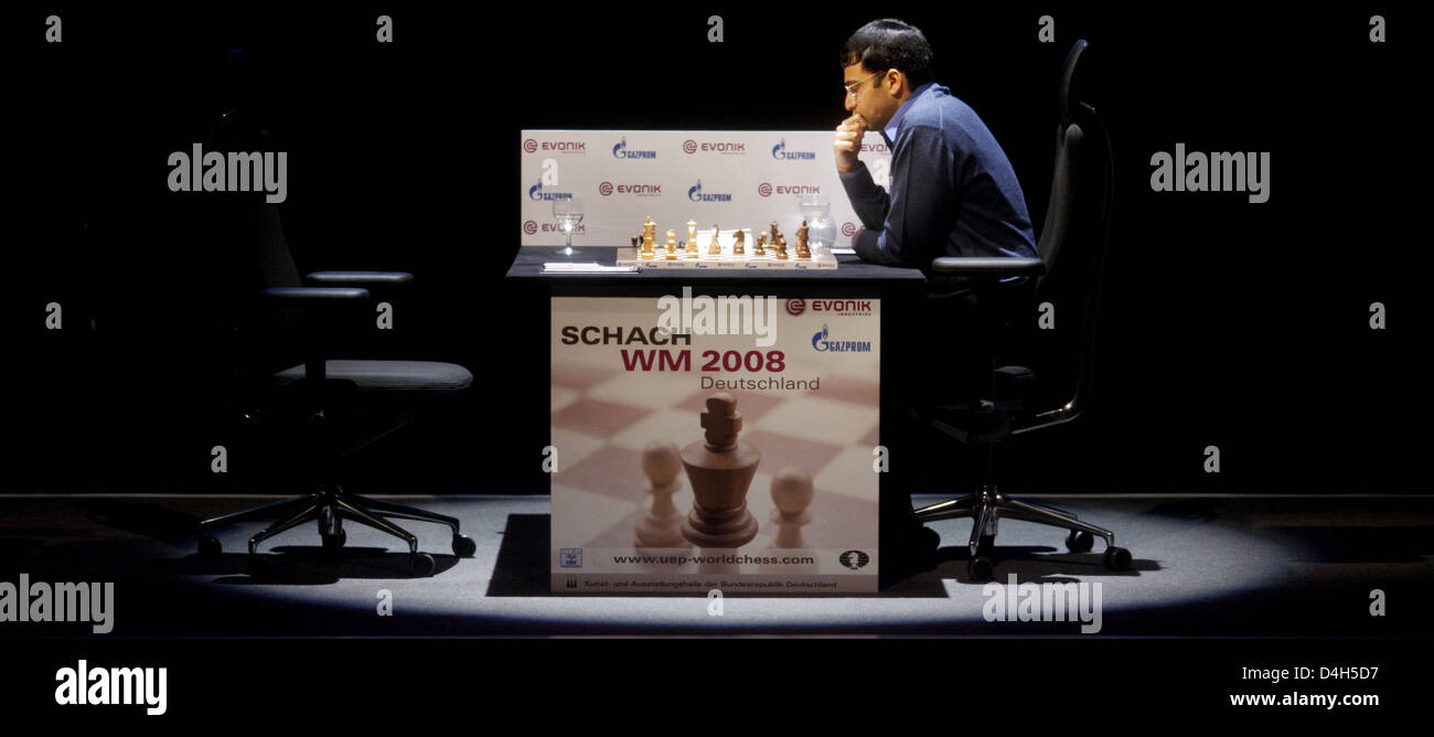 Viswanathan Anand (R, India) and Vladimir Kramnik (L, Russia) seen during  their first World Championship match at the 'Bundeskunsthalle' in Bonn,  Germany, 14 October 2008. The World Championship title will be awarded