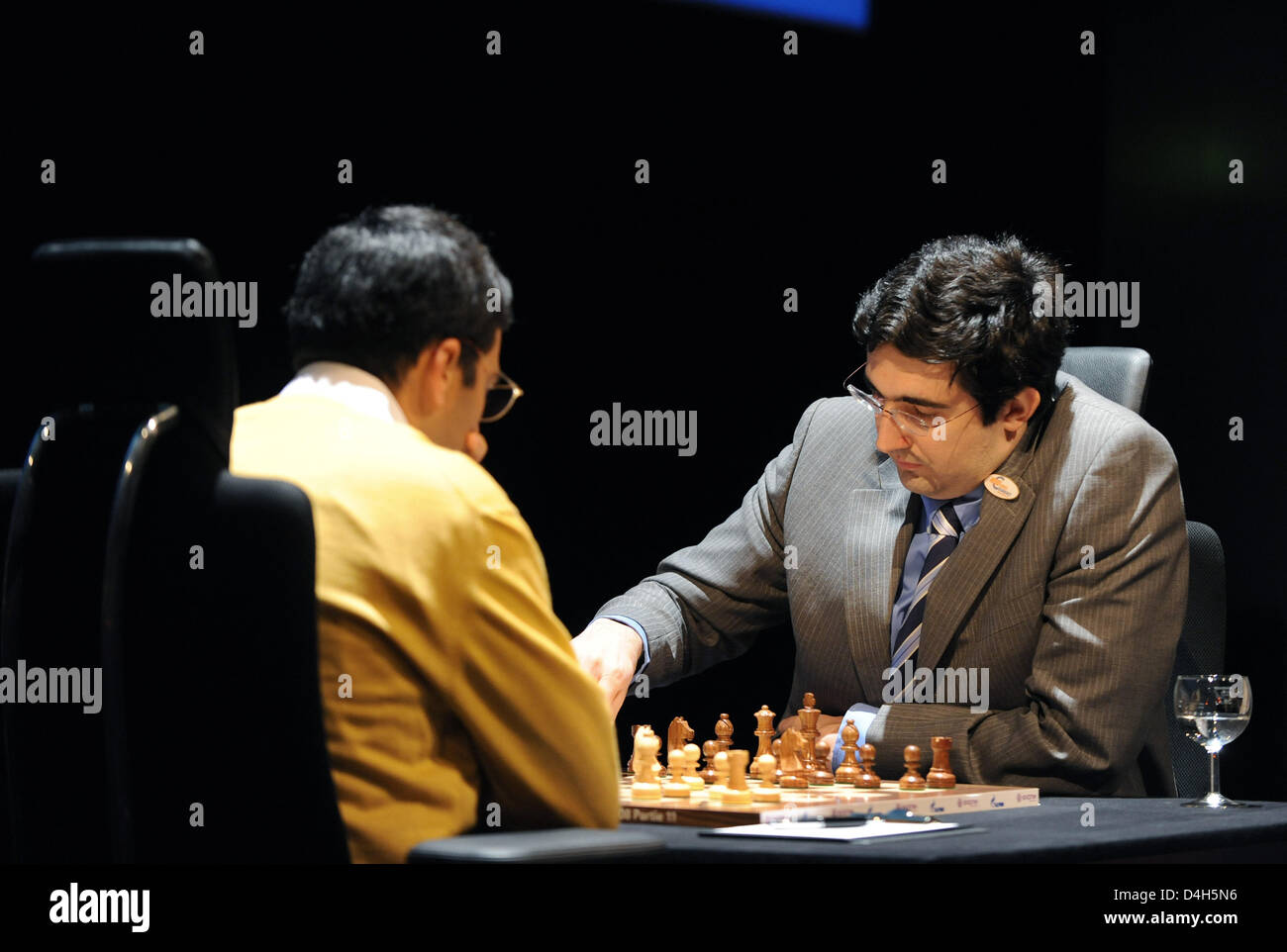 Anand draws with Dutch grandmaster Anish Giri at Candidates - Hindustan  Times