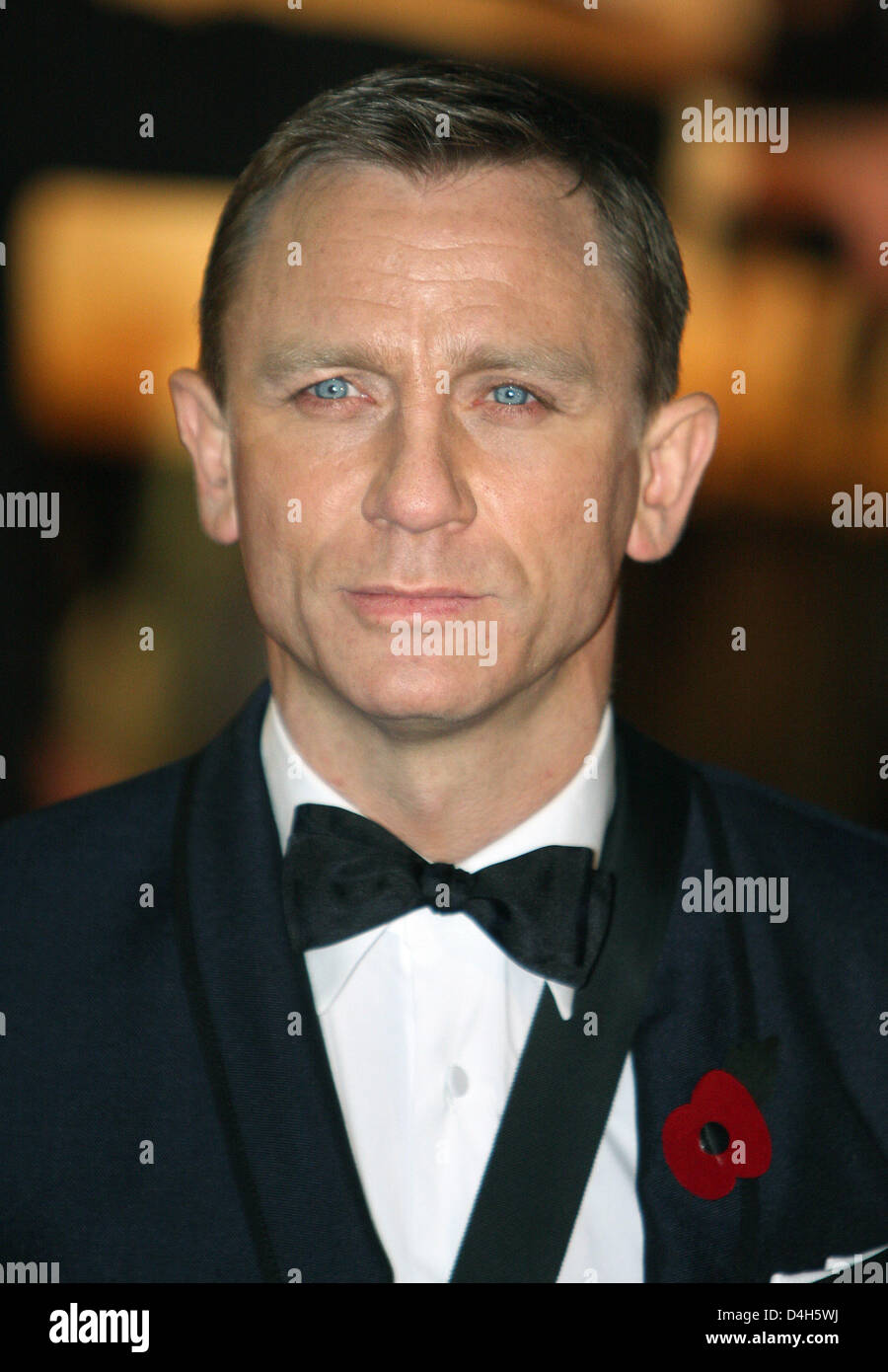 Daniel Craig, who stars as James Bond, arrives for the world premiere ...