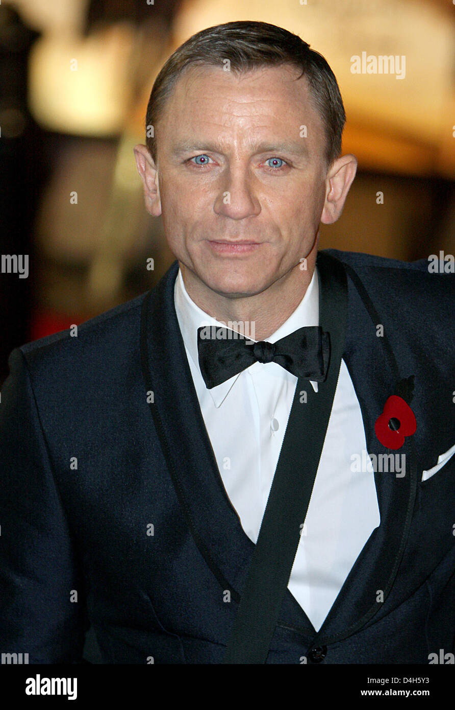 Daniel Craig, who stars as James Bond, arrives for the world premiere ...