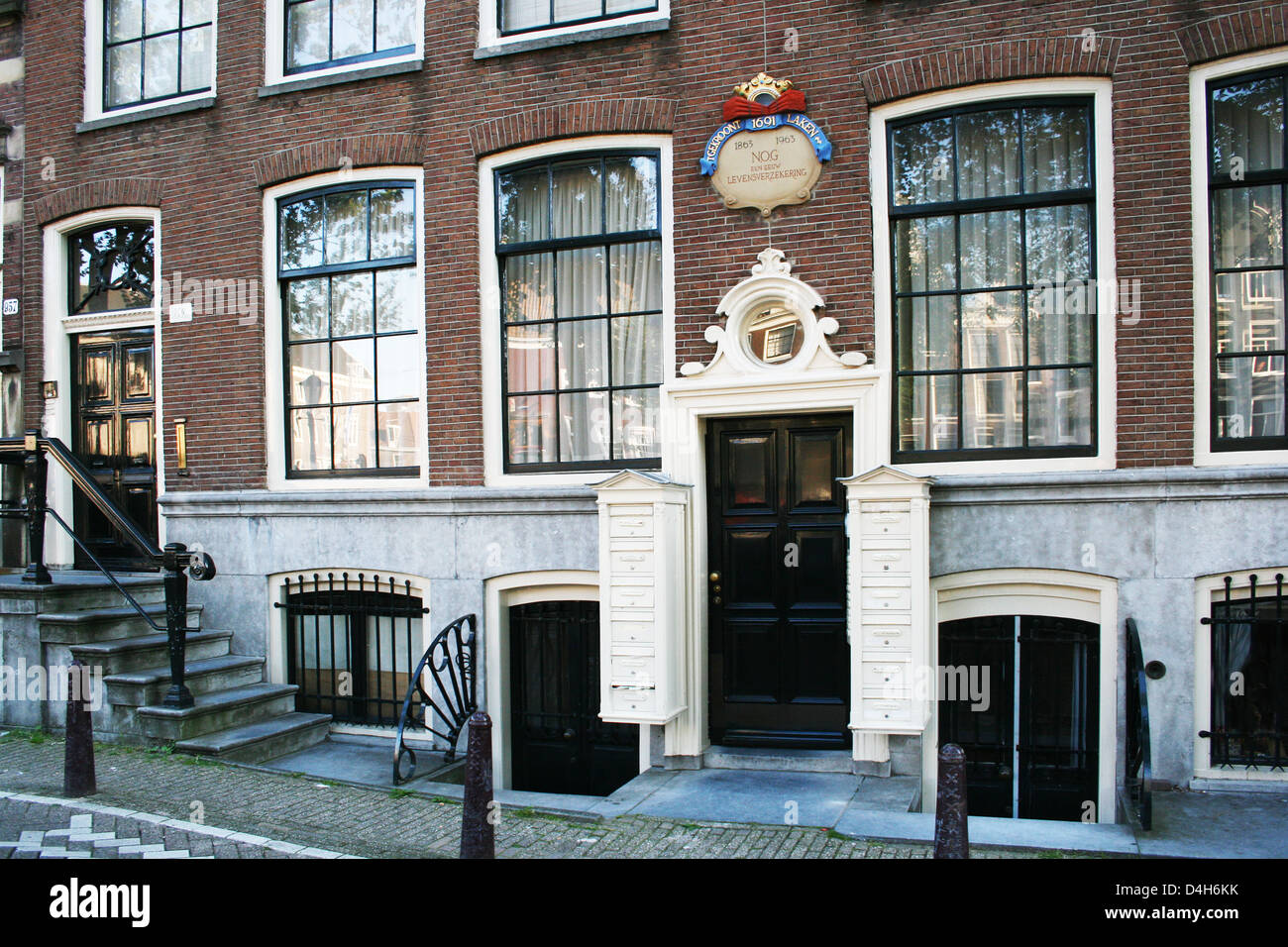 The Netherlands Holland Amsterdam Prinsengracht 959-961 Canal District Neck Gable Residence Apartment The Crown Cloth 1691 Stock Photo