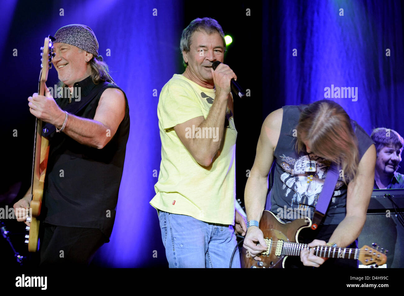 Bass player of British band ?Deep Purple?, Roger Glover (L-R), singer Ian Gillan and guitarist Steve Morse perform on stage at Max-Schmeling-Hall in Berlin, Germany, 11 November 2008. The band celebrated 40-years of existence while touring Germany. Photo: Britta Pedersen Stock Photo