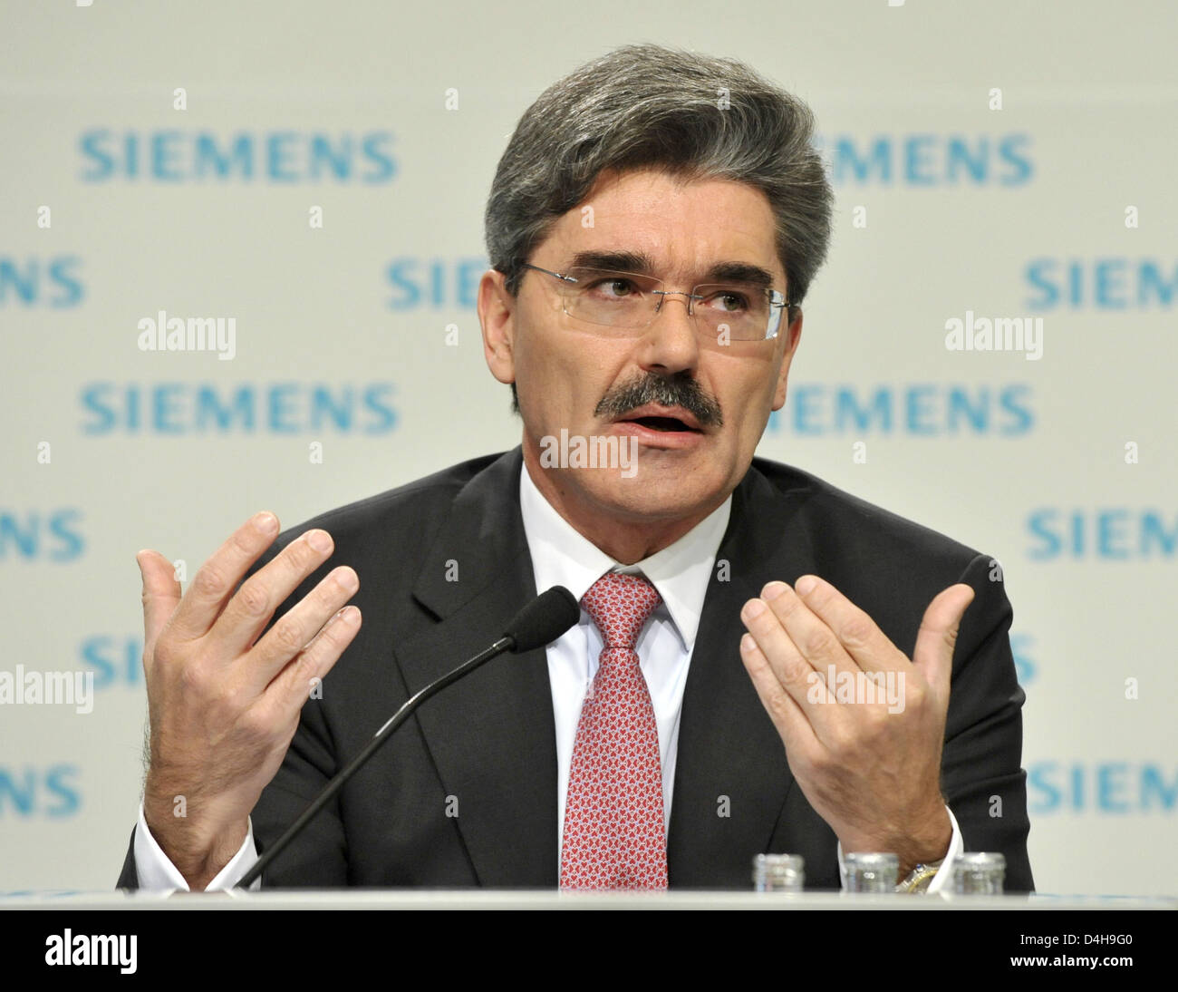 Siemens CFO Joe Kaeser pictured at the balance press conference on run