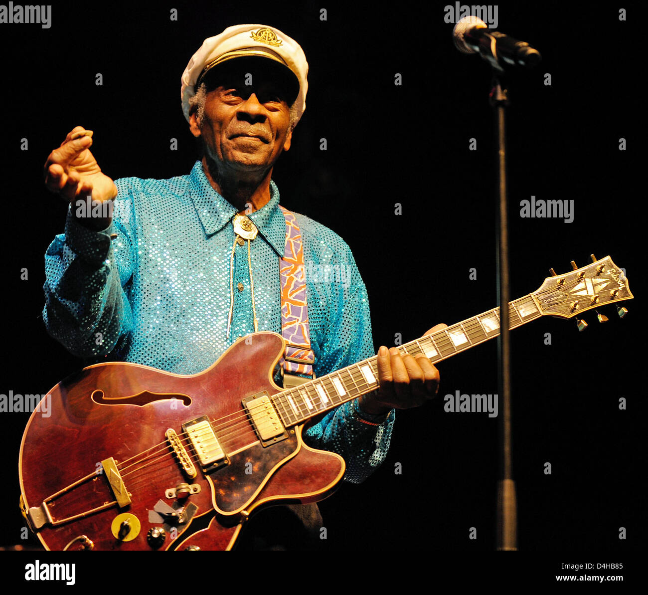 Us Rock Legend Chuck Berry Performs At Sap Arena In Mannheim Stock Photo Alamy