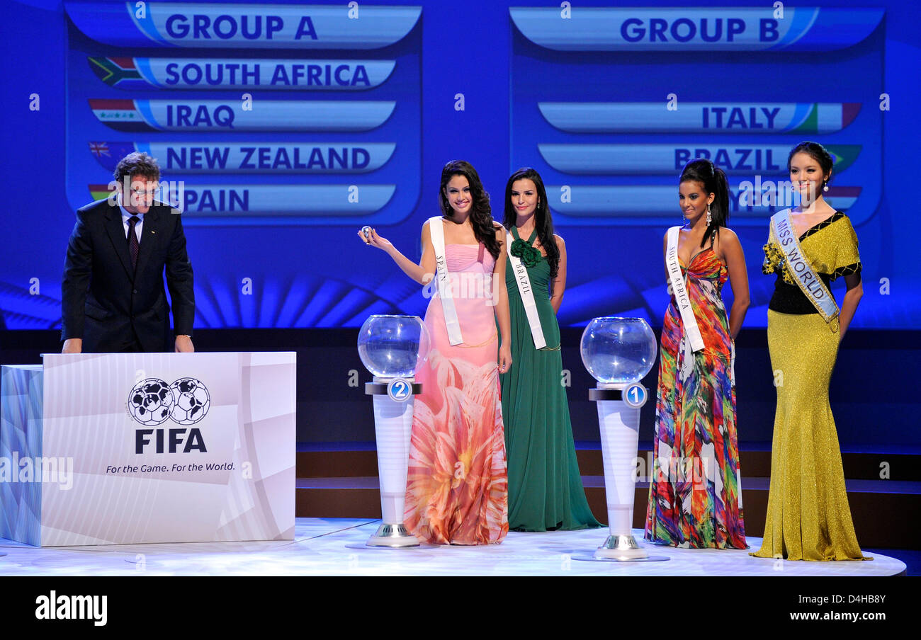 FIFA secretary general Jerome Valcke (L) watches Miss Spain, Patricia Yurena Rodriguez Alonjo 2-L) draw a ticket at the drawing of the groups for the 2009 Confederations Cup in Johannesburg, South Africa, 22 November 2008. Miss Spain (2-L-R), Miss Brazil, Tamara Almeida Silva, Miss South Africa, Tansey Coetzee,  and Miss World Zilin Zhang perform as lucky fairs. Photo: Gero Breloer Stock Photo