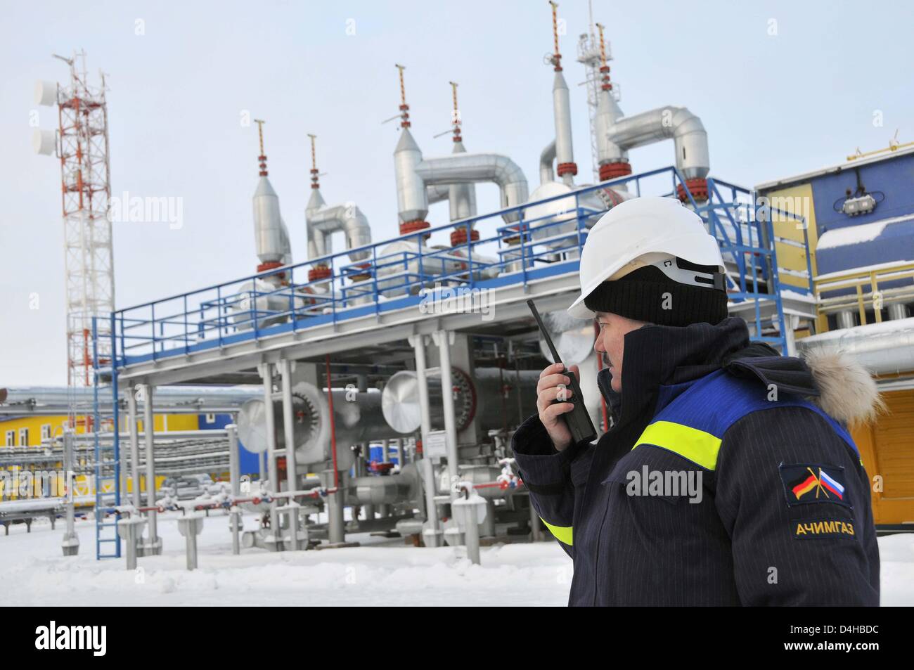 A staff member of Achimgaz pictured in the new gas treatment plant in Novy Urengoi, Russia, 12 November 2008. The German-Russian joint venture ZAO Achimgaz of German Wintershall and Russian Gazprom started natural gas extraction from the Achimov formation. Photo: Uwe Zucchi Stock Photo