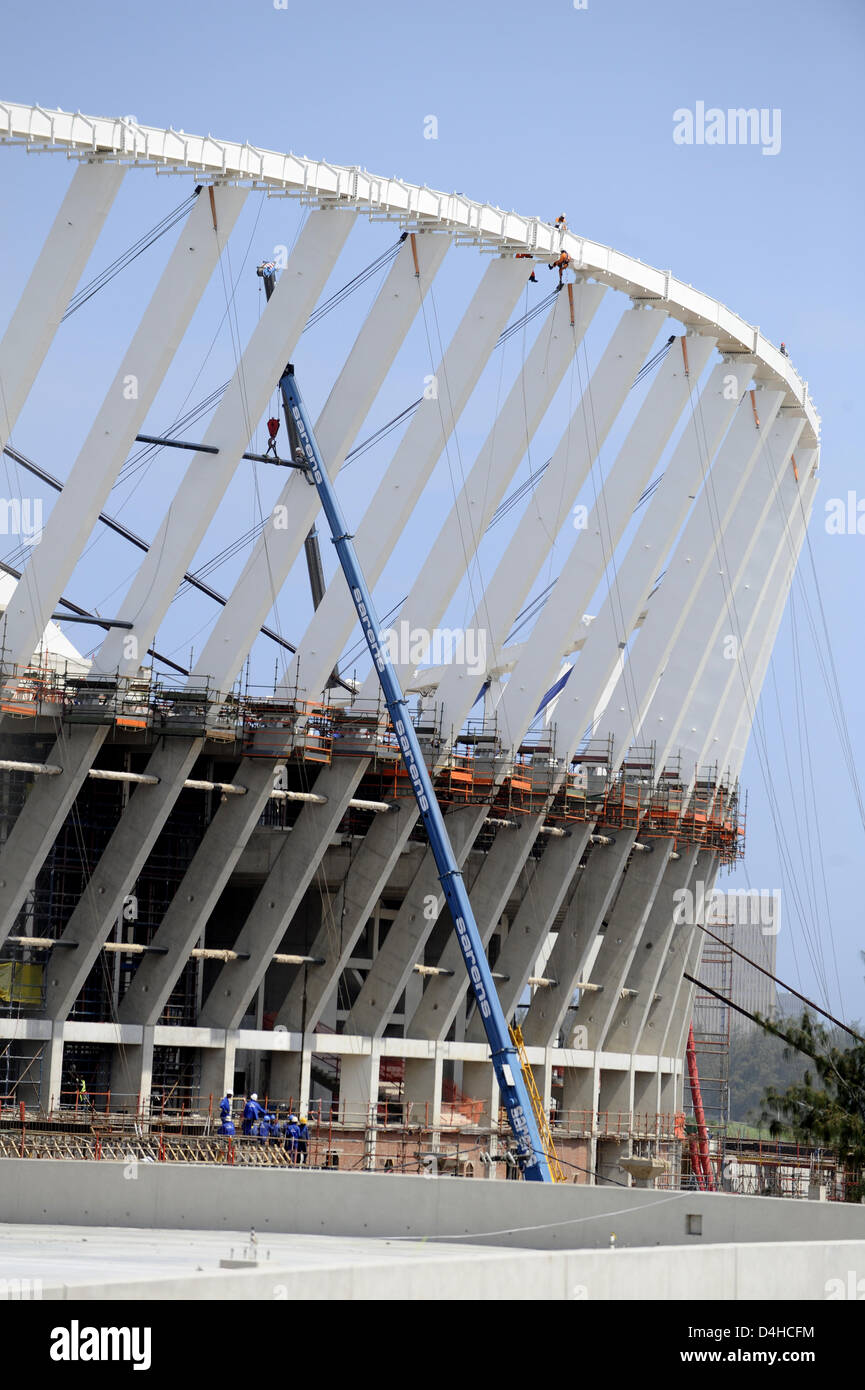 Moses Mabhida Stadium construction site in Durban, South Africa, 21 November 2008. South Africa hosts the soccer World Cup 2010. Photo: FRANK MAY Stock Photo