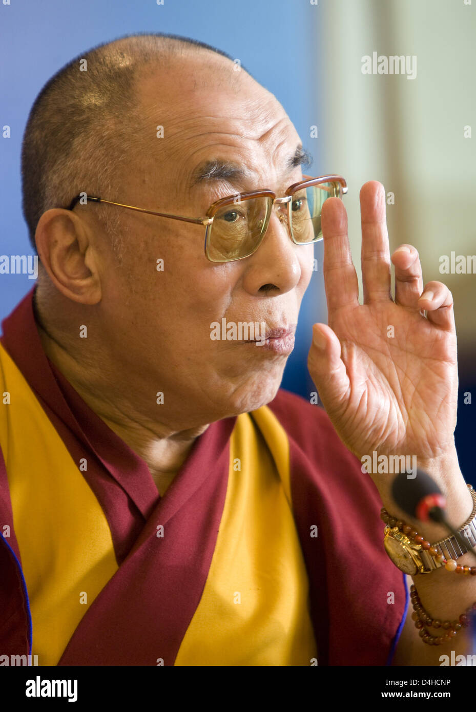 The spiritual leader of the Tibetans, the XIV Dalai Lama speaks during a press conference after his speech at the European paliament in Brussels, Belgium, 4 December 2008. Photo: Thierry Monasse Stock Photo