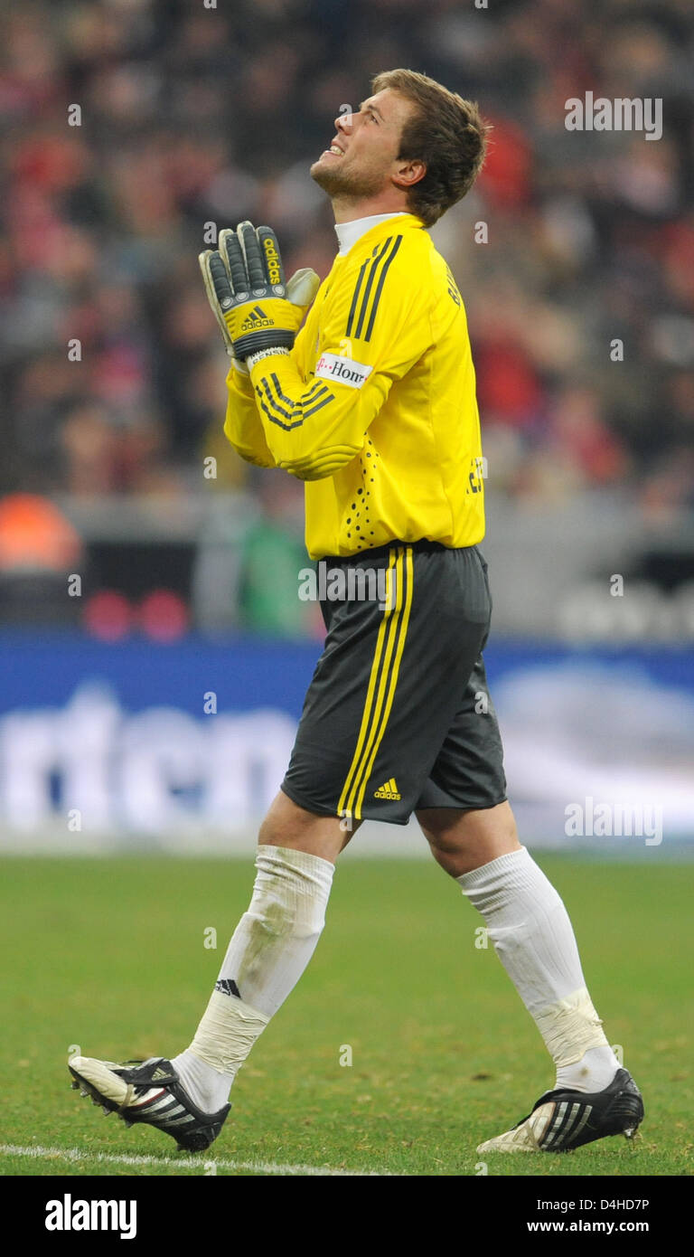 Munich?s keeper Michael Rensing is annoyed after a wasted scoring ...